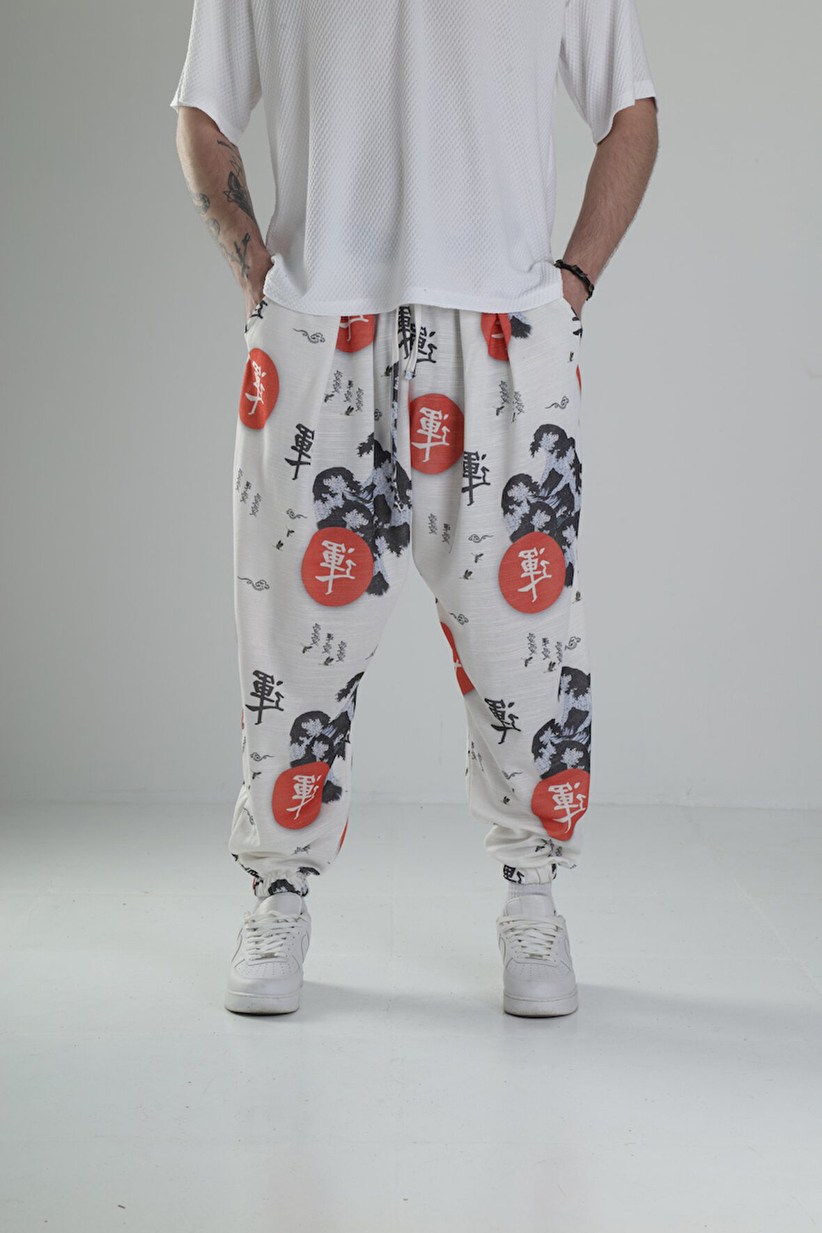 Beyaz Chinese Yazılı Pileli Yarım Şalvar COC2431