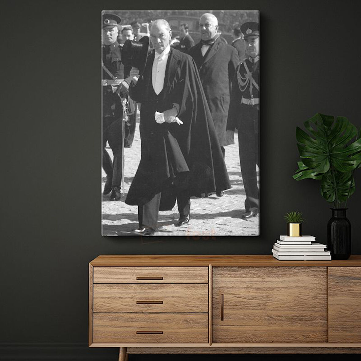 Resmi Tören - Pelerinli Siyah Beyaz Kanvas Tablo