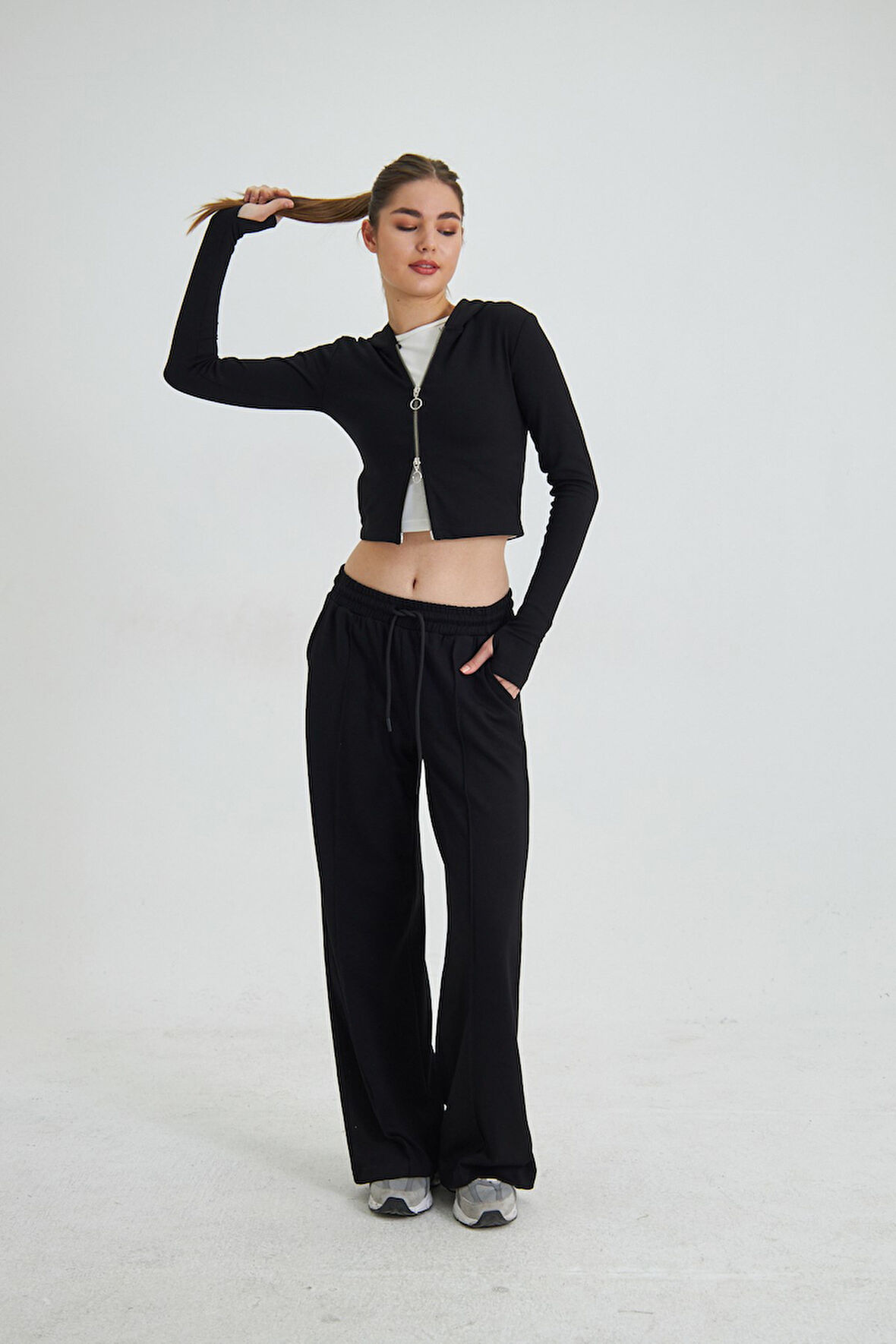 Fermuarlı Kapüşonlu Sweatshirt ve Geniş Paça Özel Dikim Pantolon Modal Kumaş