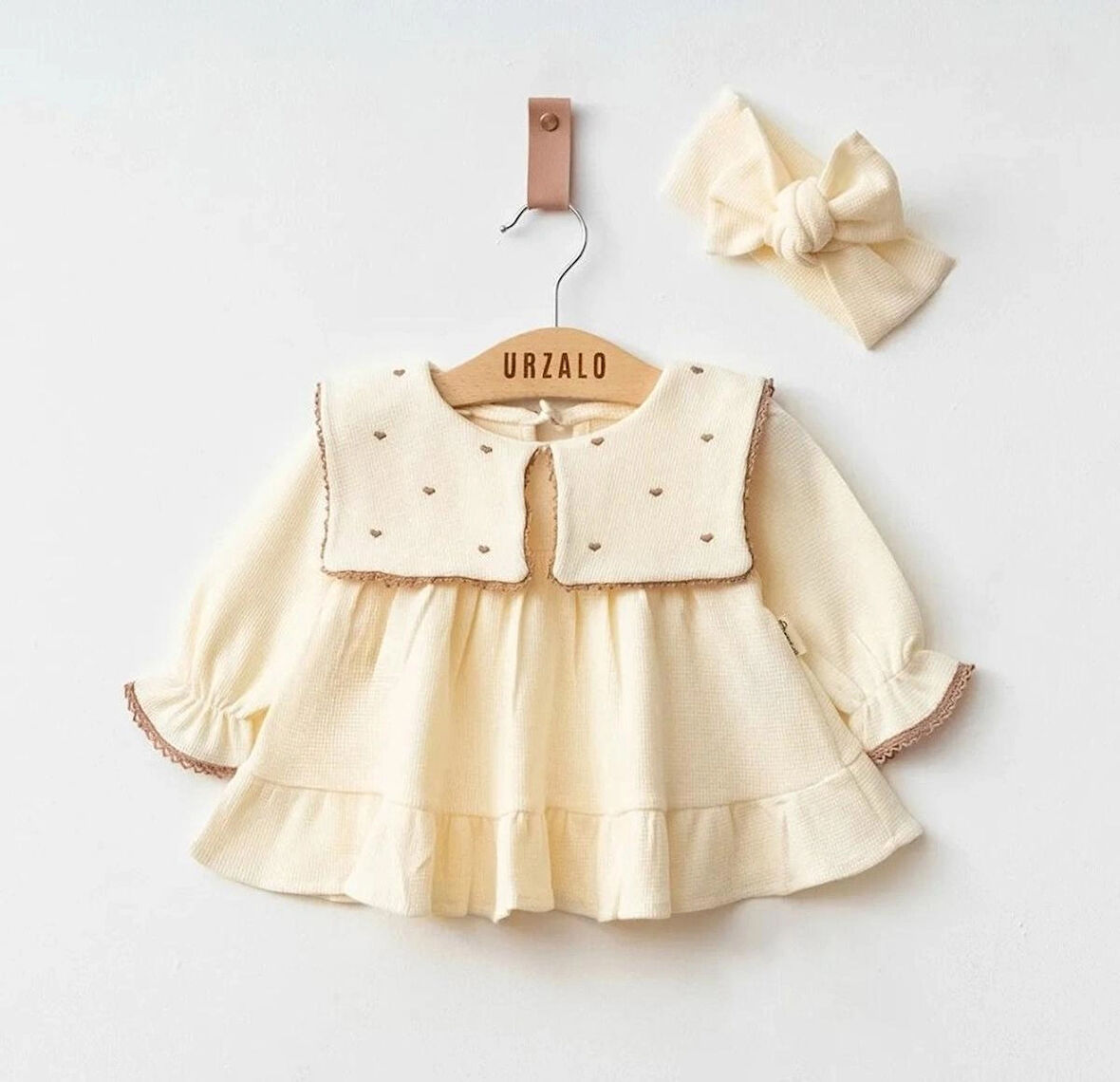 Kalp Nakışlı Kare Mendil Yakalı %100 Pamuk Waffle Dokuma Kız Bebek Dantelli Elbise ve Bandana Takım