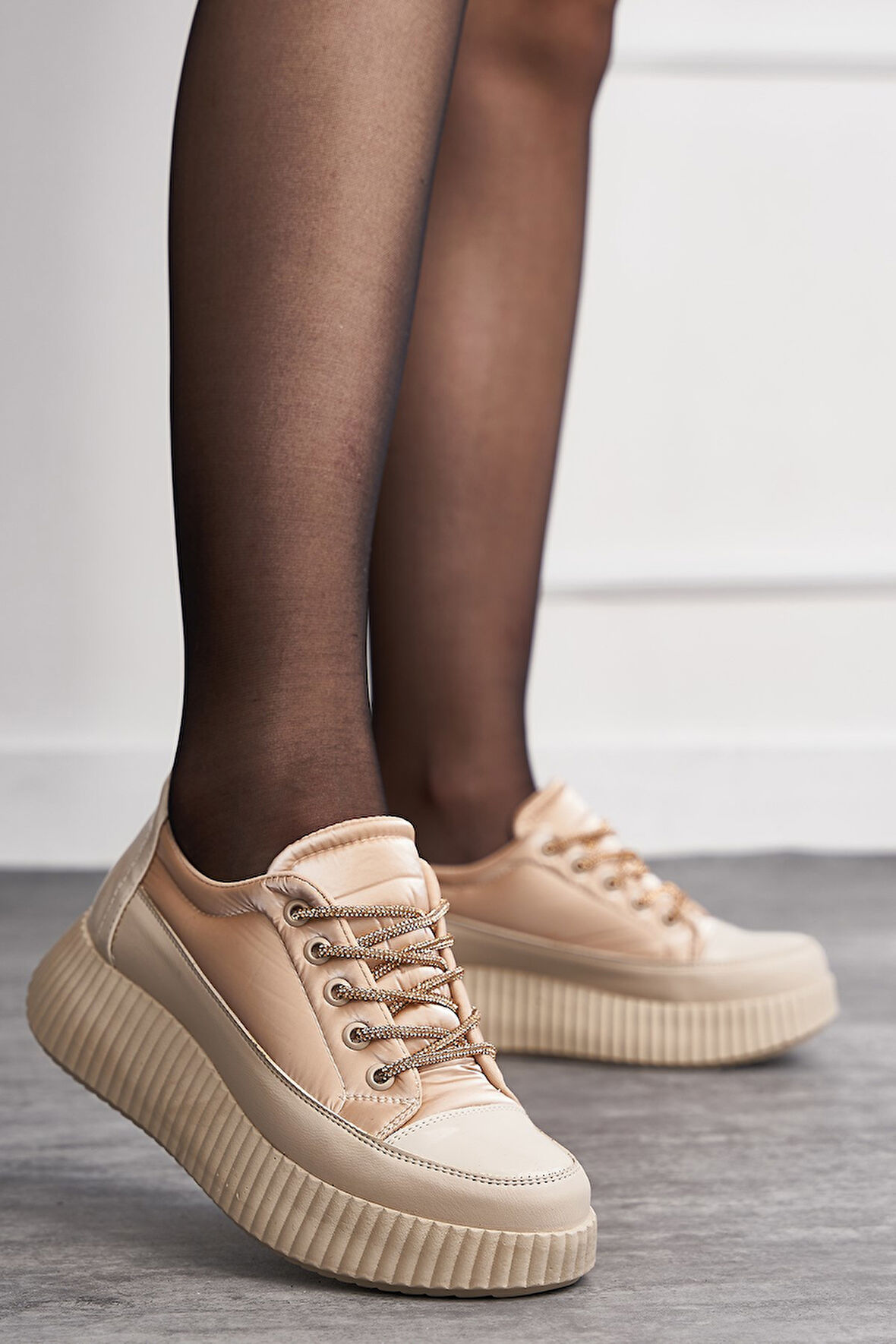 Günlük Kadın Sneaker Taşlı Bağcıklı Tırtıklı Kalın Taban Rugan Oval Burun Hafif Spor Ayakkabı  77504