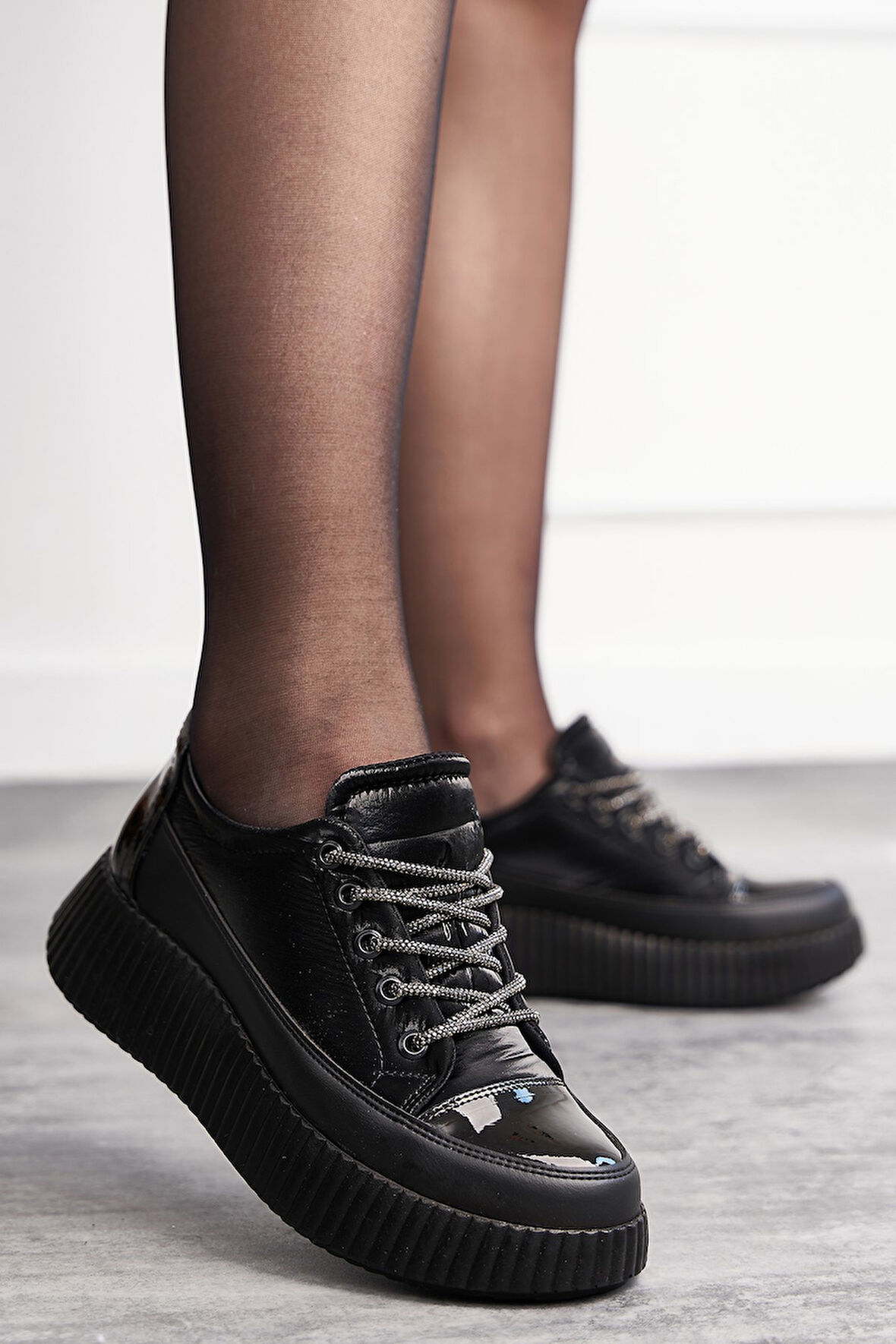 Günlük Kadın Sneaker Taşlı Bağcıklı Tırtıklı Kalın Taban Rugan Oval Burun Hafif Spor Ayakkabı  77504