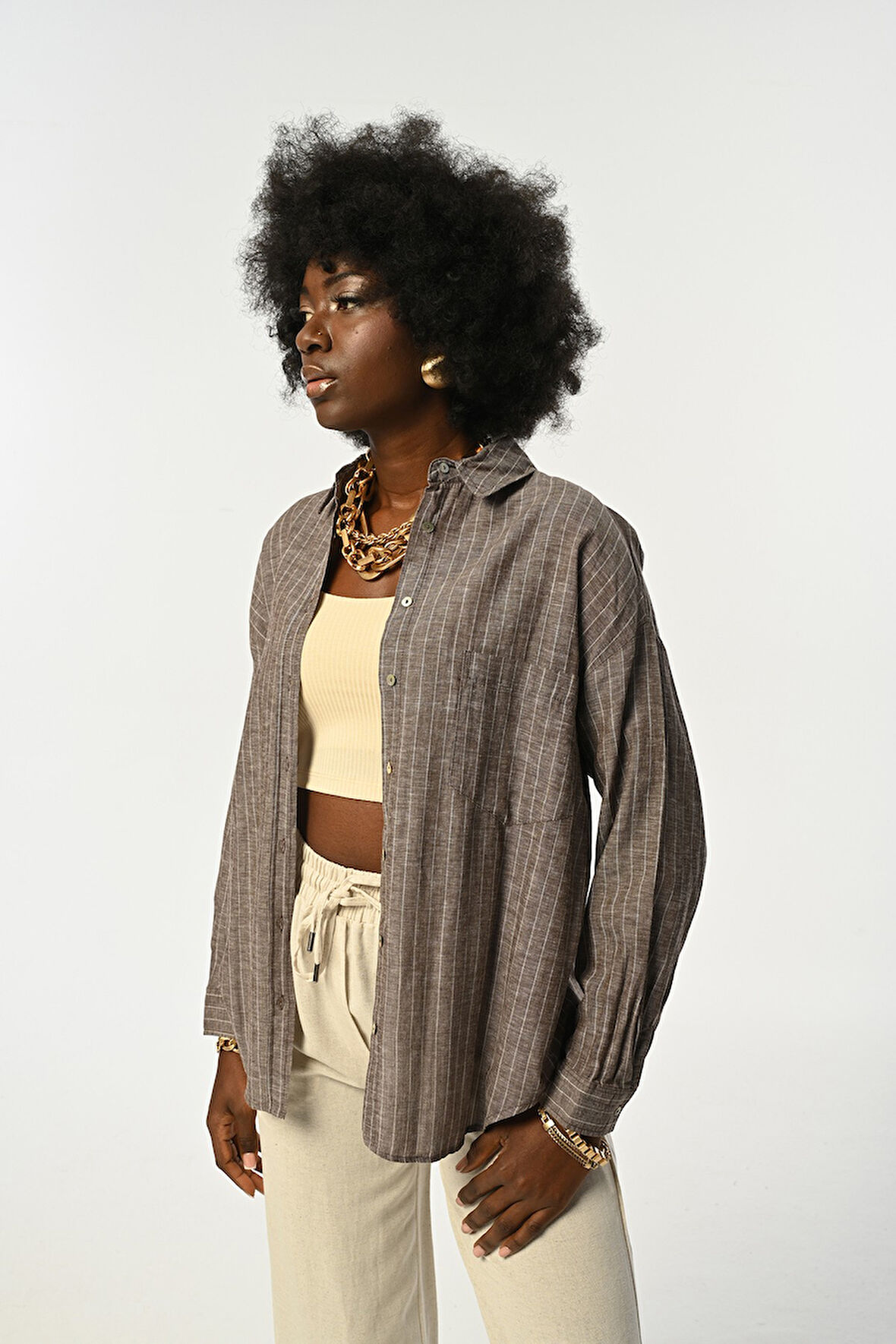 KADIN ÇİZGİLİ TEK CEPLİ KAHVERENGİ OVERSİZE GÖMLEK