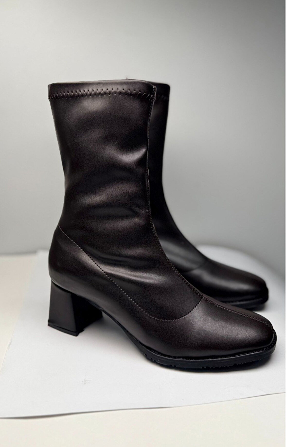 Kadın Deri Bot Küt Burun Dikiş Detaylı Fermuarlı Streç Esnek Kalın Topuklu Ayakkabı 777