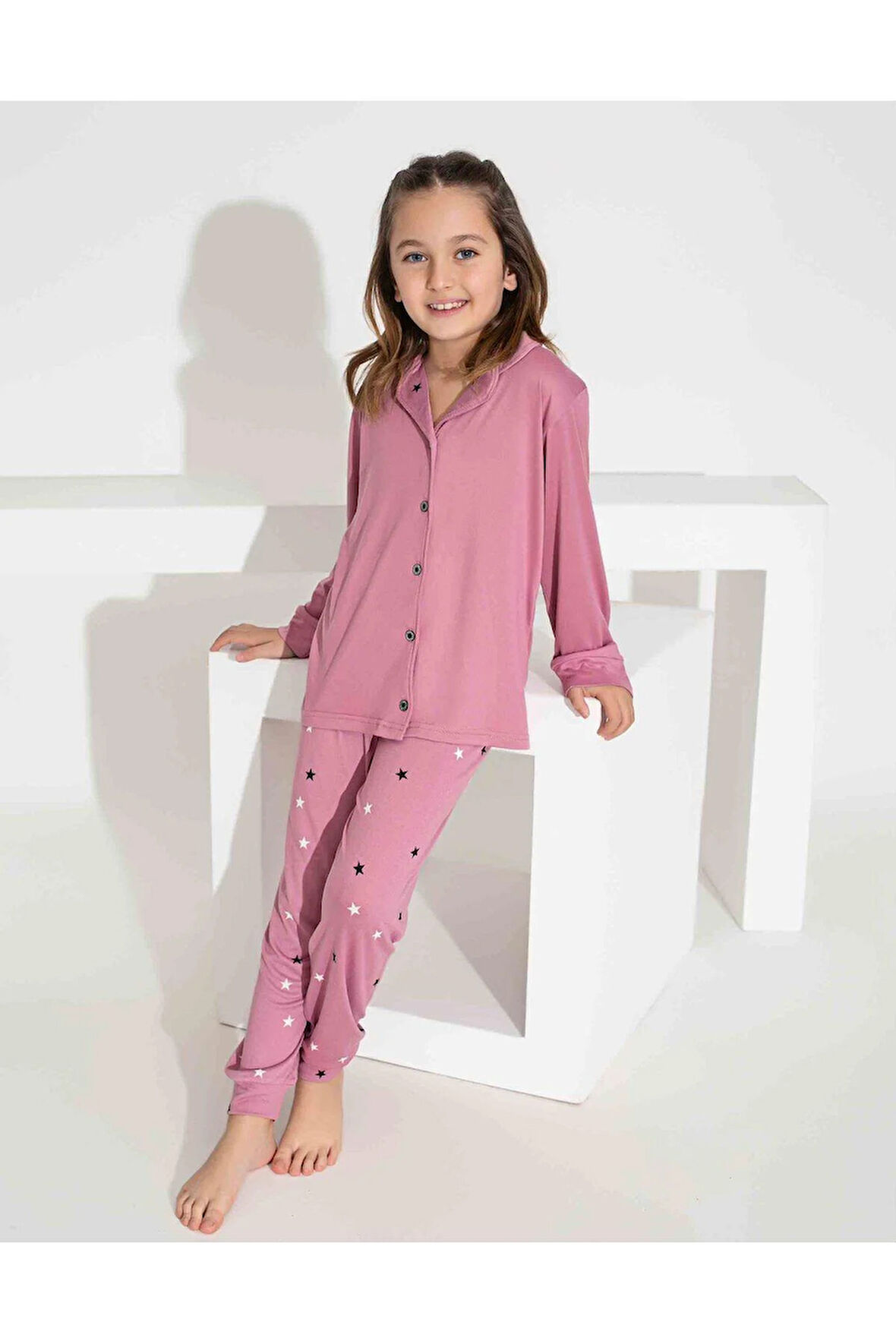 Kız Çocuk Yakası Kalp Desenli Düğmeli Uzun Kollu  Pijama Takımı