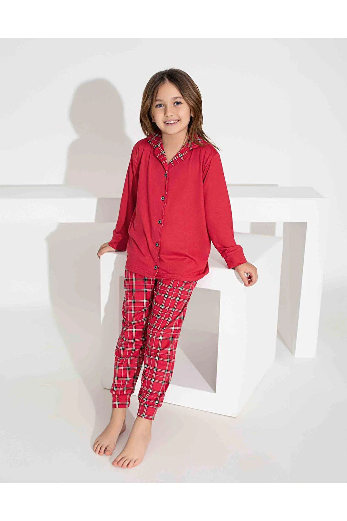 Kız Çocuk Yakası Ekose Desenli Düğmeli Uzun Kollu  Pijama Takımı