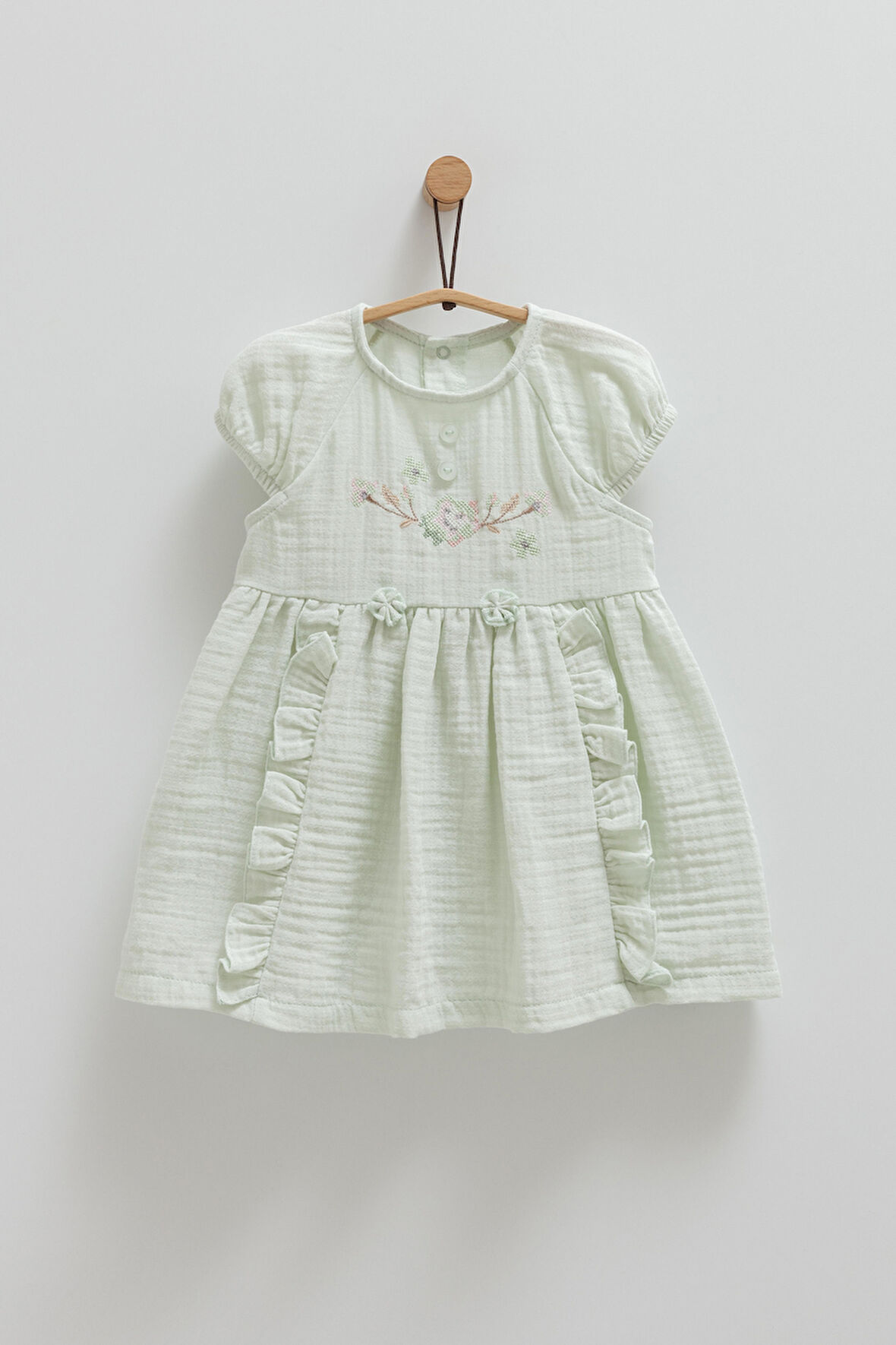 Kız Bebek Müslin Elbise Yeşil Çiçek İşlemeli Eteği Fırfırlı