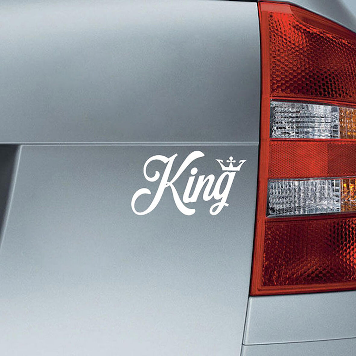 Aslan Araba Sticker Etiket Yapıştırması 16 CM Beyaz