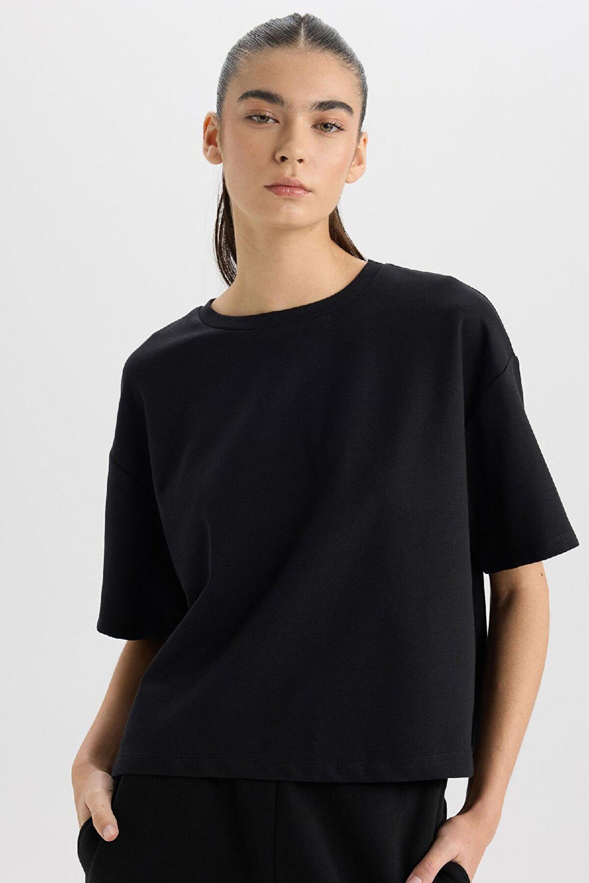 DeFacto Relax Fit Bisiklet Yaka Basic Düz Kısa Kollu Siyah Tişört C7630AX24AUBK81