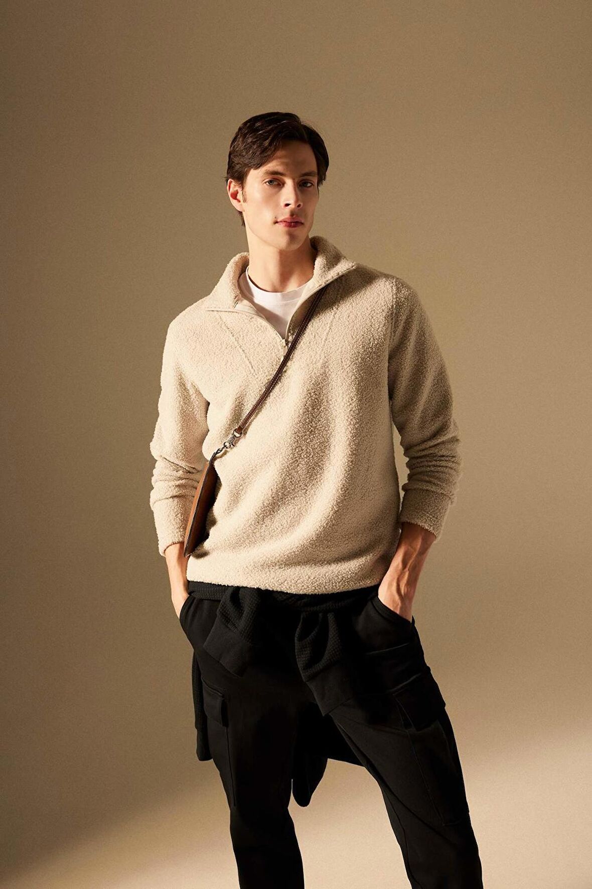 DeFacto Regular Fit Dik Yaka Fermuarlı Pelüş Sweatshirt B6493AX24SPBG779