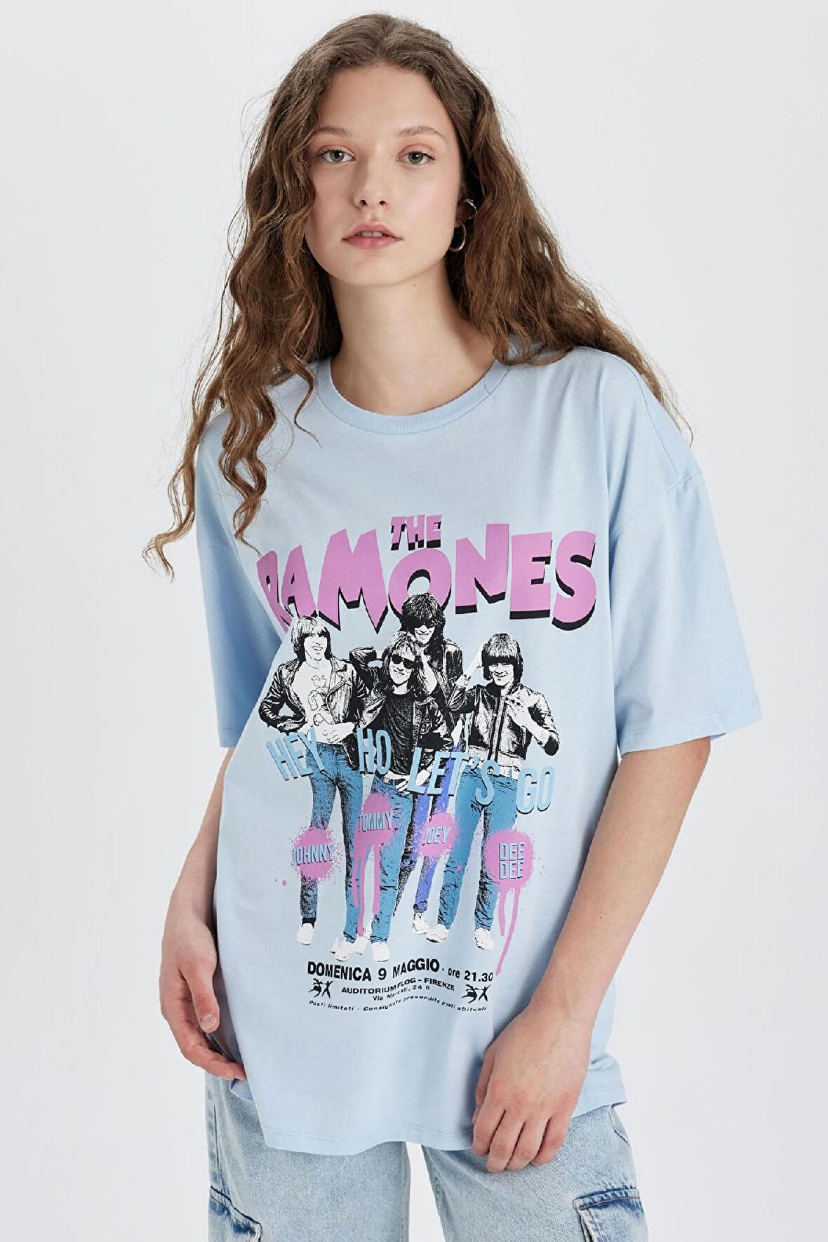 DeFacto Ramones Oversize Geniş Kalıp Bisiklet Yaka Kısa Kollu Tişört C3772AX24SMBE366