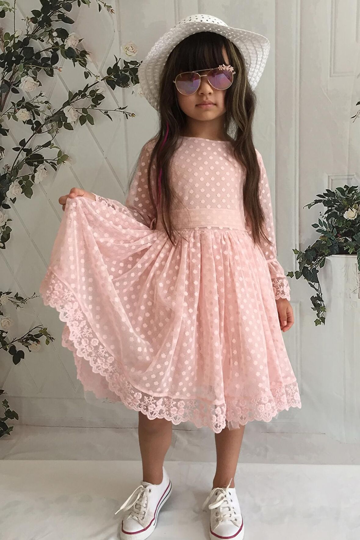 Krem Şapkalı Dantelli Kız Çocuk Elbise