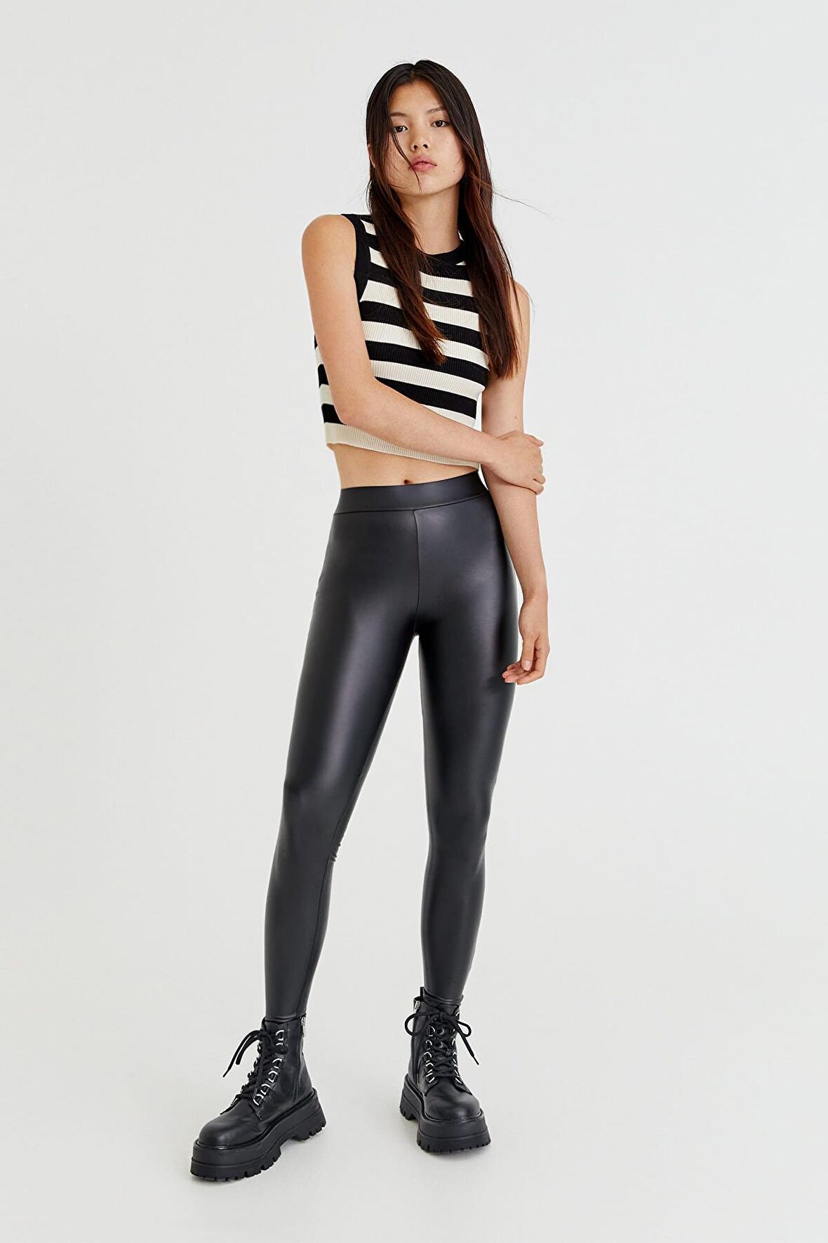 Spiyoz Siyah Yüksek Bel Toparlayıcı Şardonlu Mat Deri Tayt