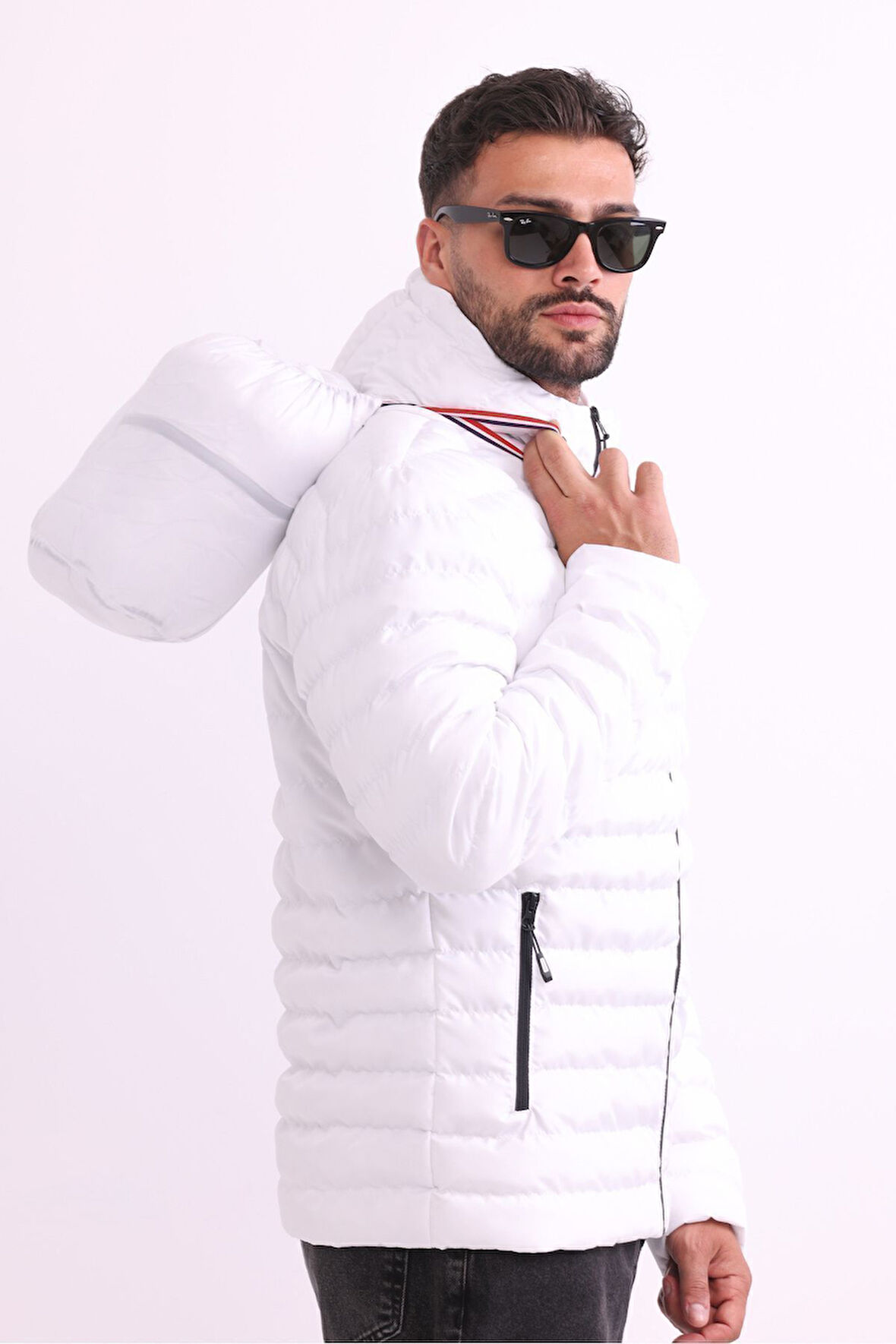 Erkek Beyaz Rüzgar Geçirmez Kapüşonlu Taşınabilir Çantalı Elyaf Dolgulu Hafif Spor Mont | 2XL