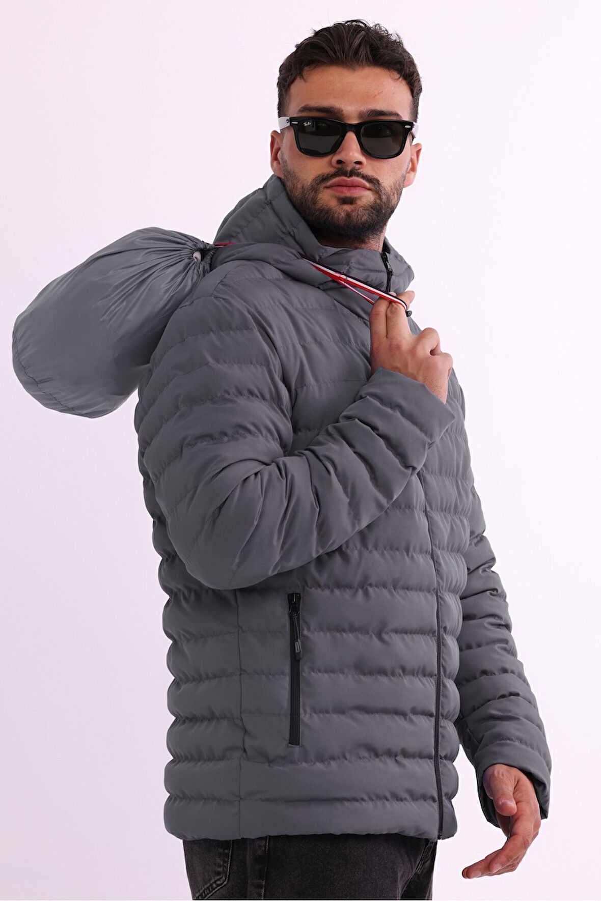 Erkek Gri Rüzgar Geçirmez Kapüşonlu Taşınabilir Çantalı Elyaf Dolgulu Hafif Spor Mont | S