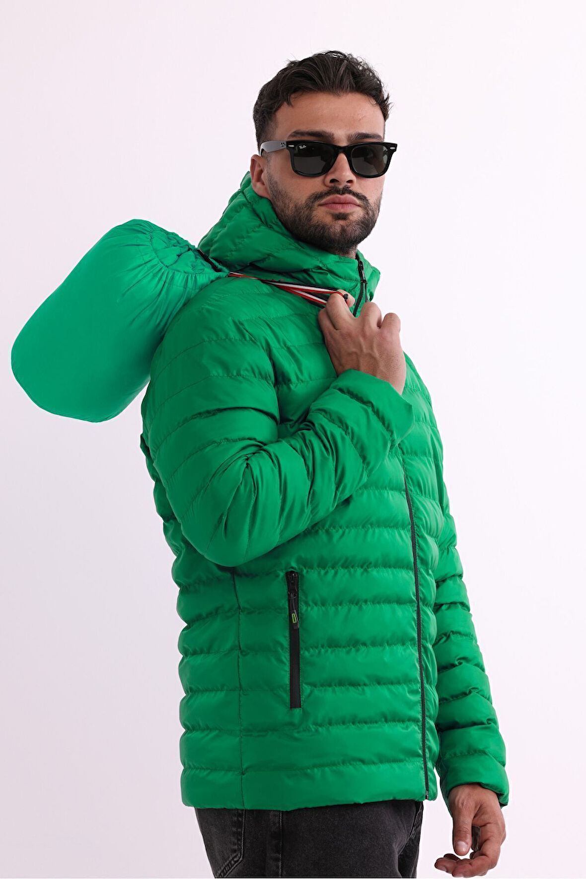 Erkek Yeşil Rüzgar Geçirmez Kapüşonlu Taşınabilir Çantalı Elyaf Dolgulu Hafif Spor Mont | S