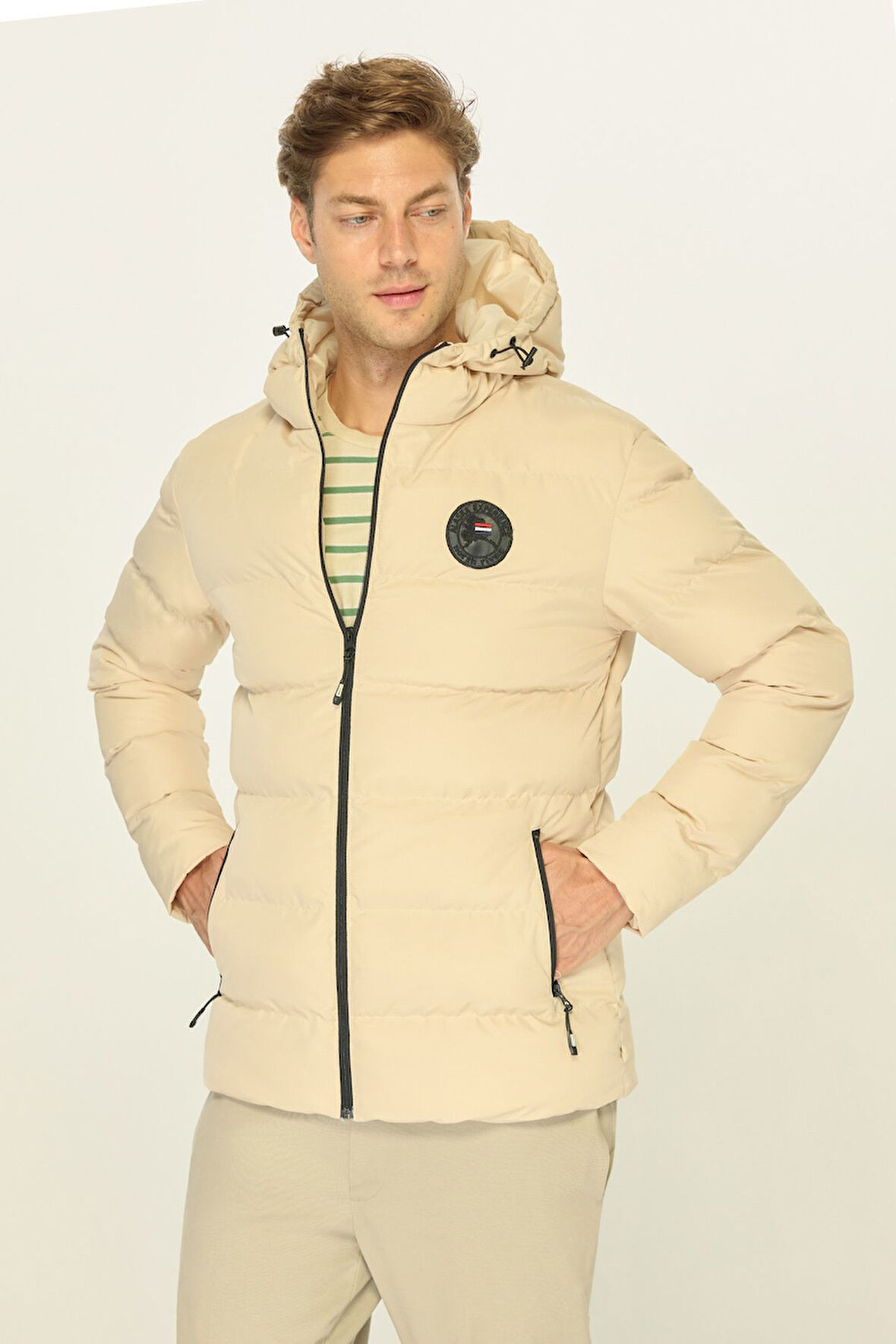 Erkek Bej Astarlı Su Ve Rüzgar Geçirmez Kapüşonlu Kışlık Şişme Mont | S