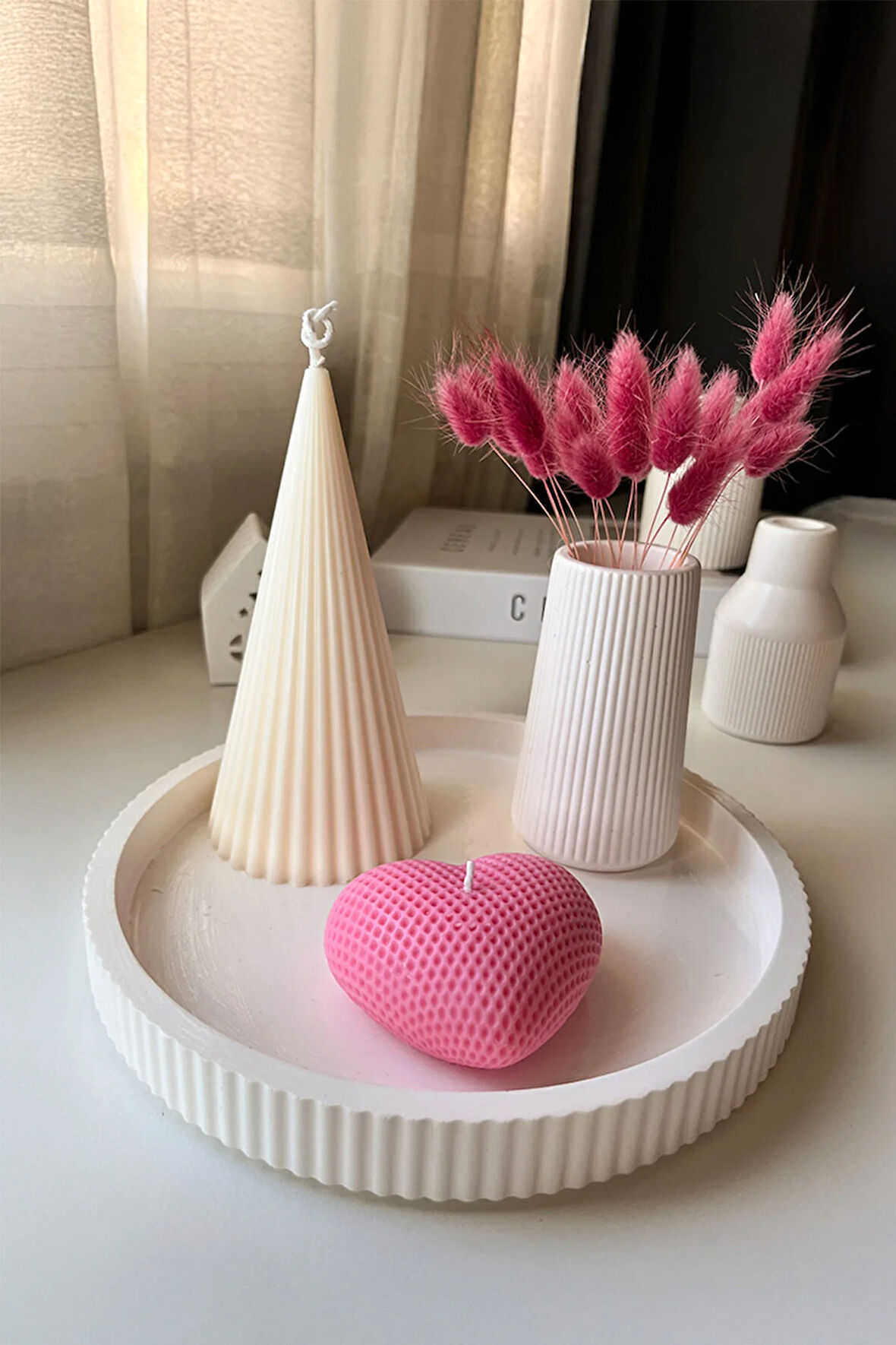 Dekoratif Tabak, Vazo, Piramit ve Kalpli Soya Mum Seti Sandal Ağacı Kokulu