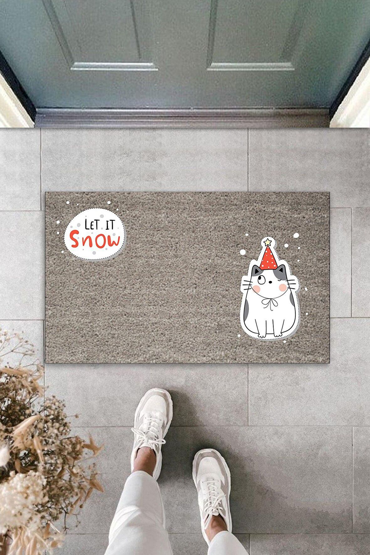 Dijital Baskı Kalitesi  Gri Let It Snow Kukuletalı Kedi  Dekoratif Kapı  Paspası
