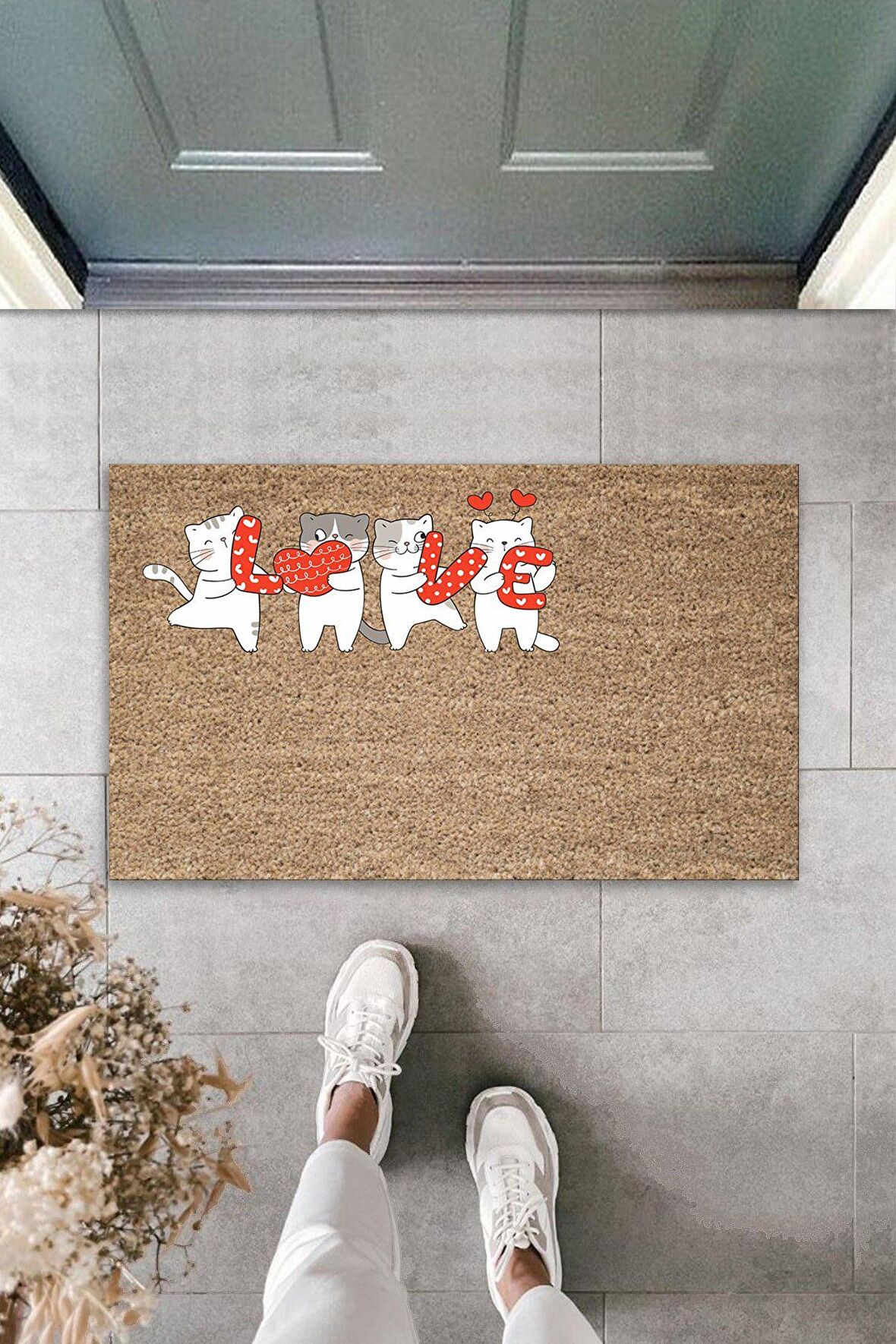 Dijital Baskı Kalitesi  Kahverengi Love Harflerini Tutan Beyaz Kediler  Dekoratif Kapı  Paspası