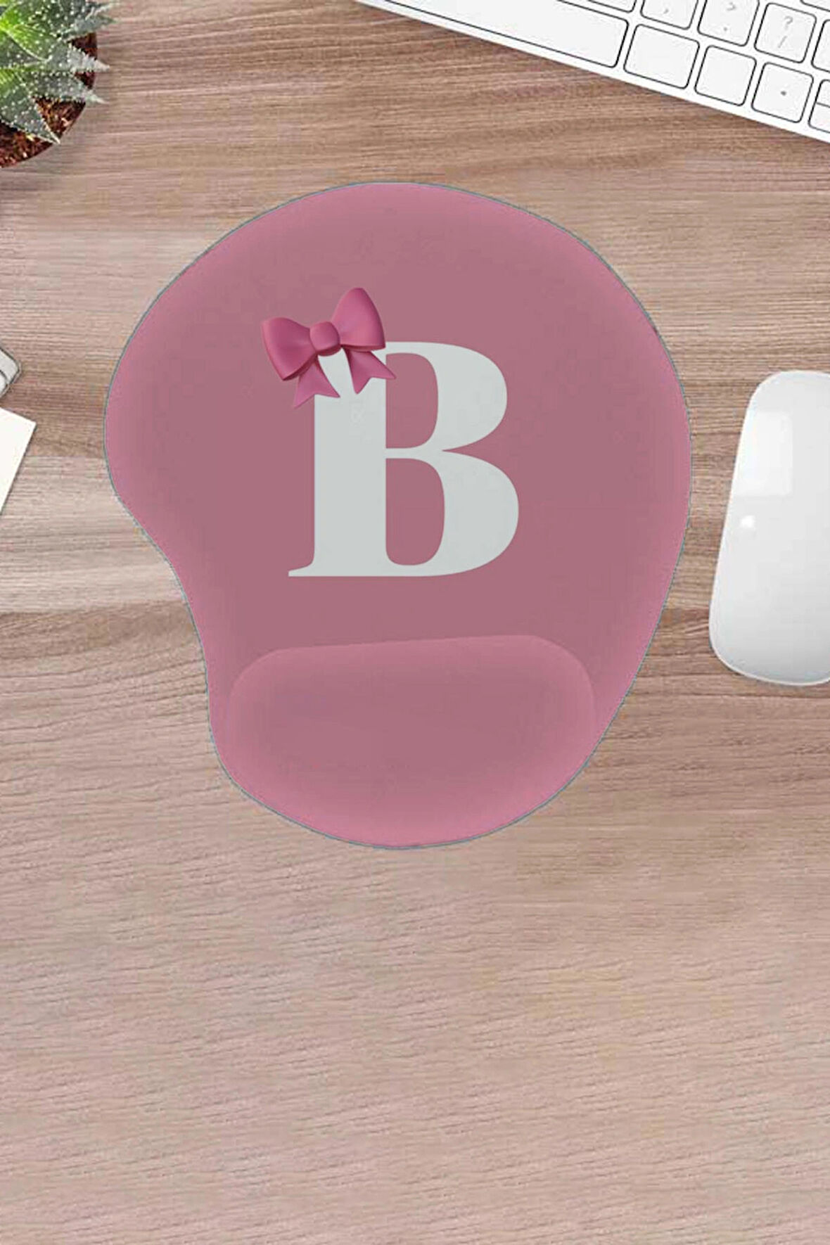 Damla, Pembe B harfi, kişiye özel mousepad, B harfli, bilek destekli konforlu mousepad, ergonomik dizayn, bilgisayar laptop aksesuarı, oyuncular için