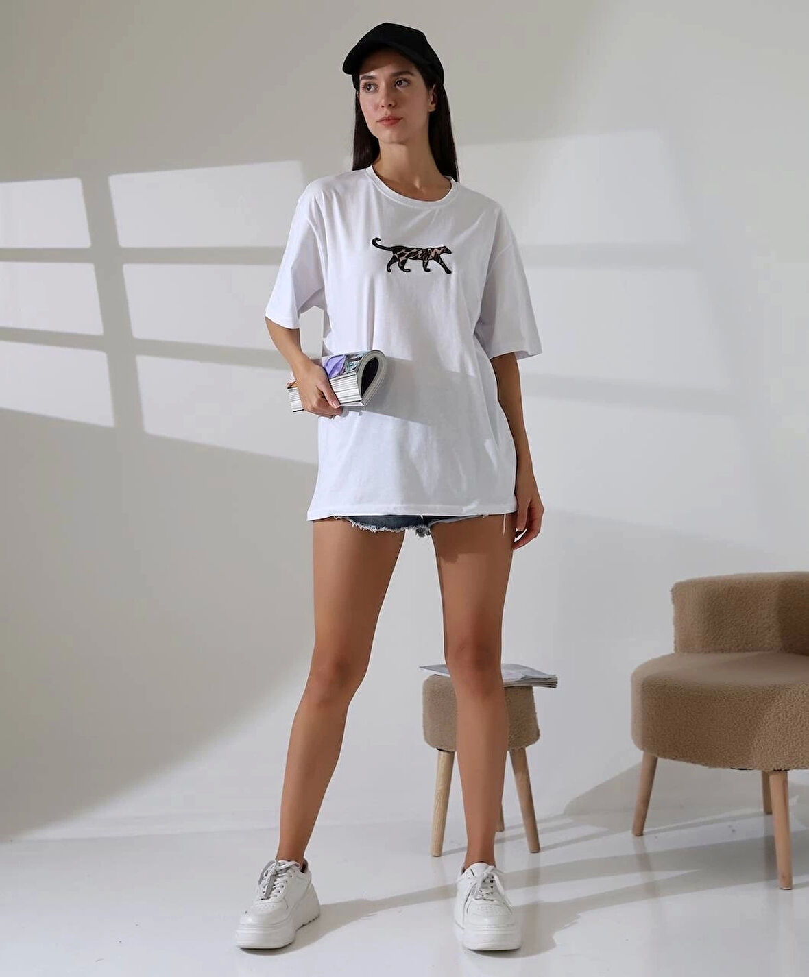 Kaplan nakış işlemeli Oversize tişört