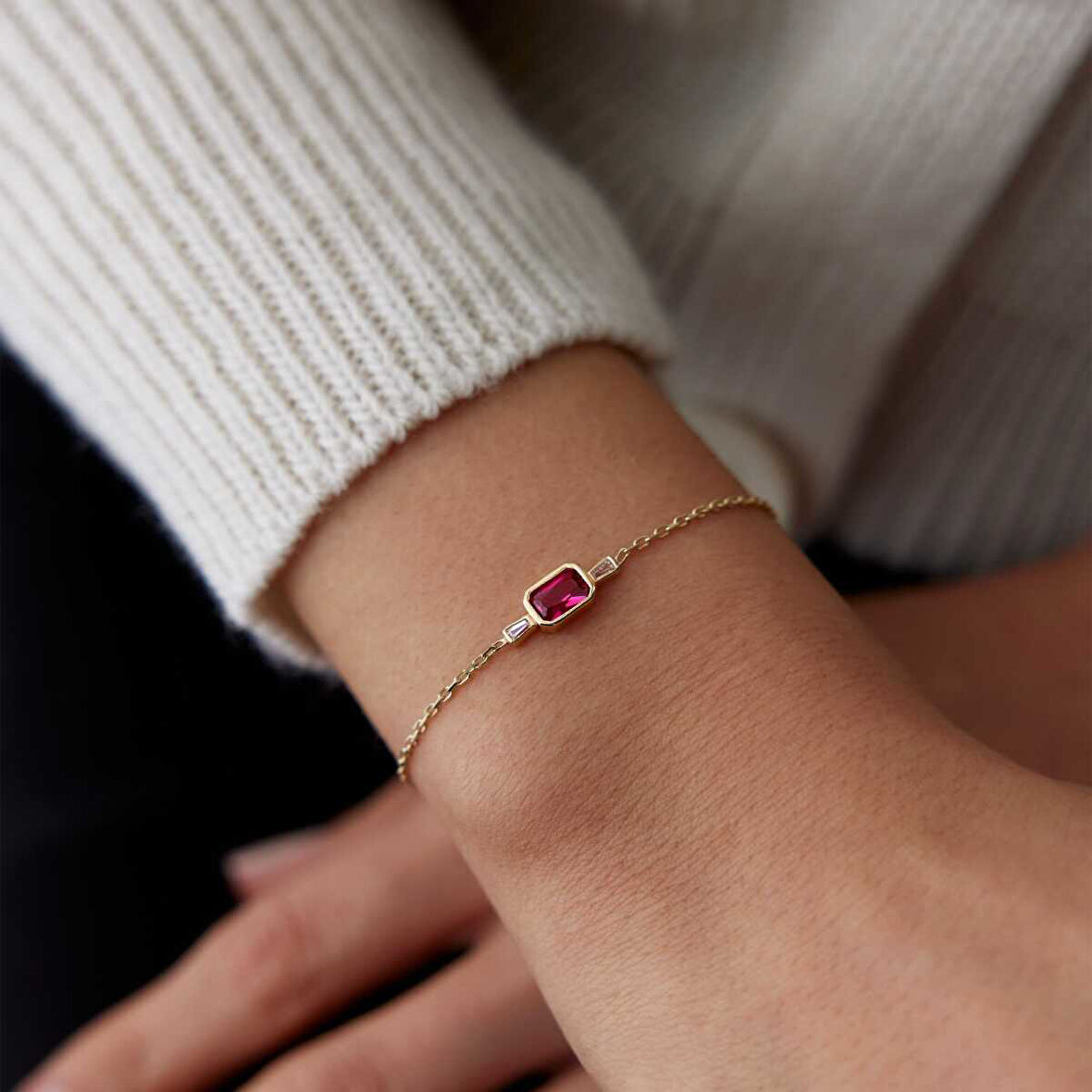 Kırmızı Taşli Bileklik