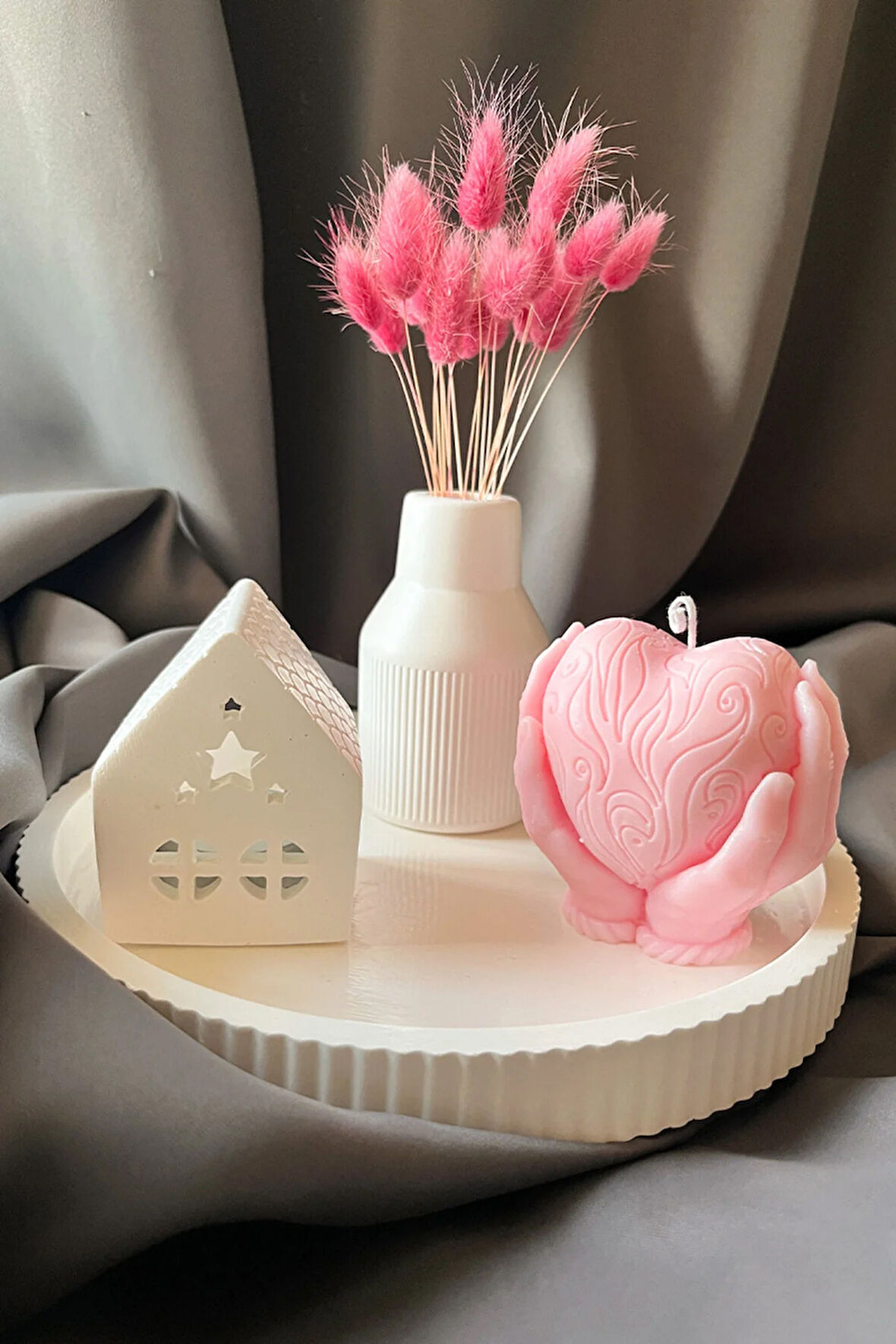 Dekoratif Tabak, Vazo, Ev Figürlü Mumluk ve Kalpli Nar Çiçeği Kokulu Soya Mum Seti