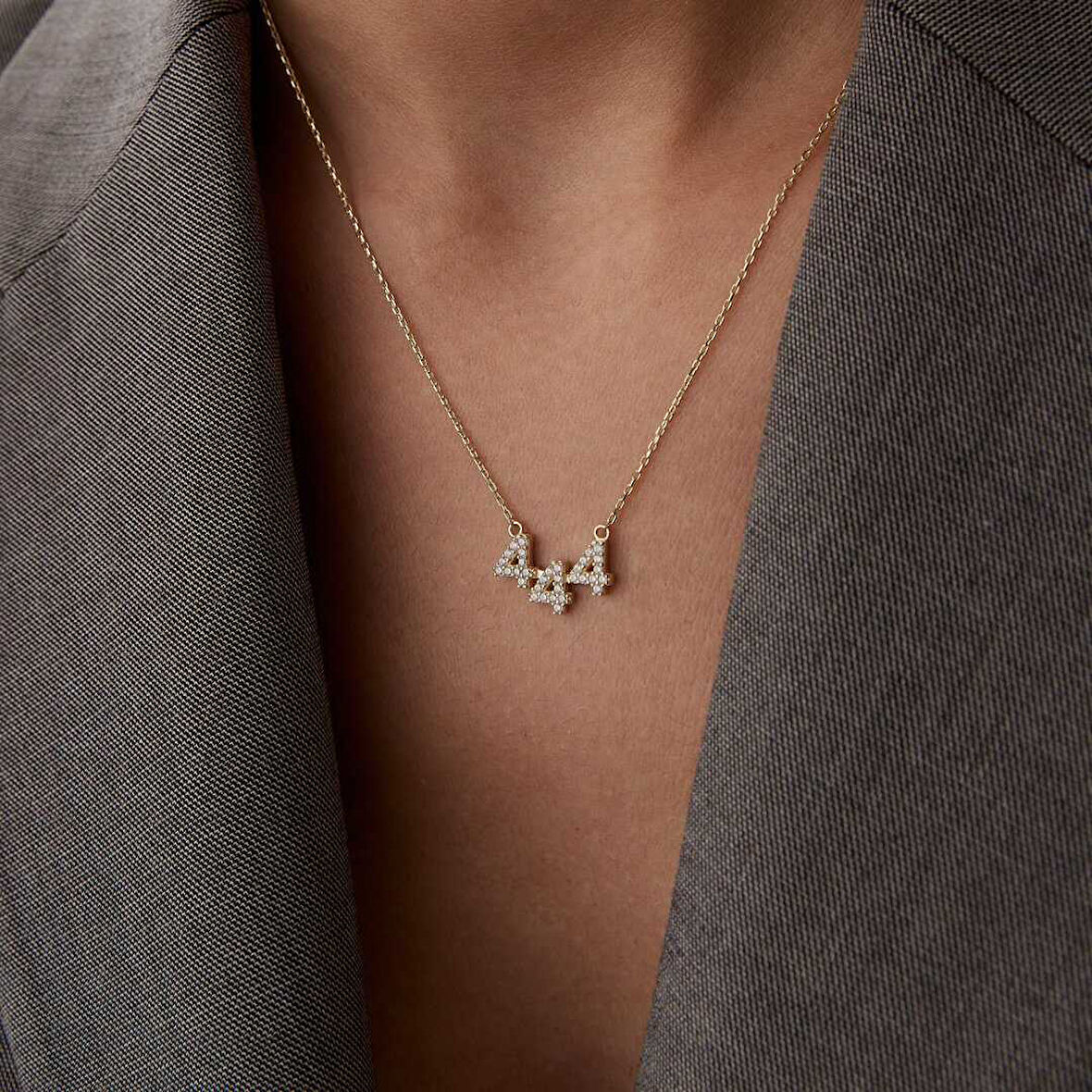 444 Taşlı Manifest Kolye