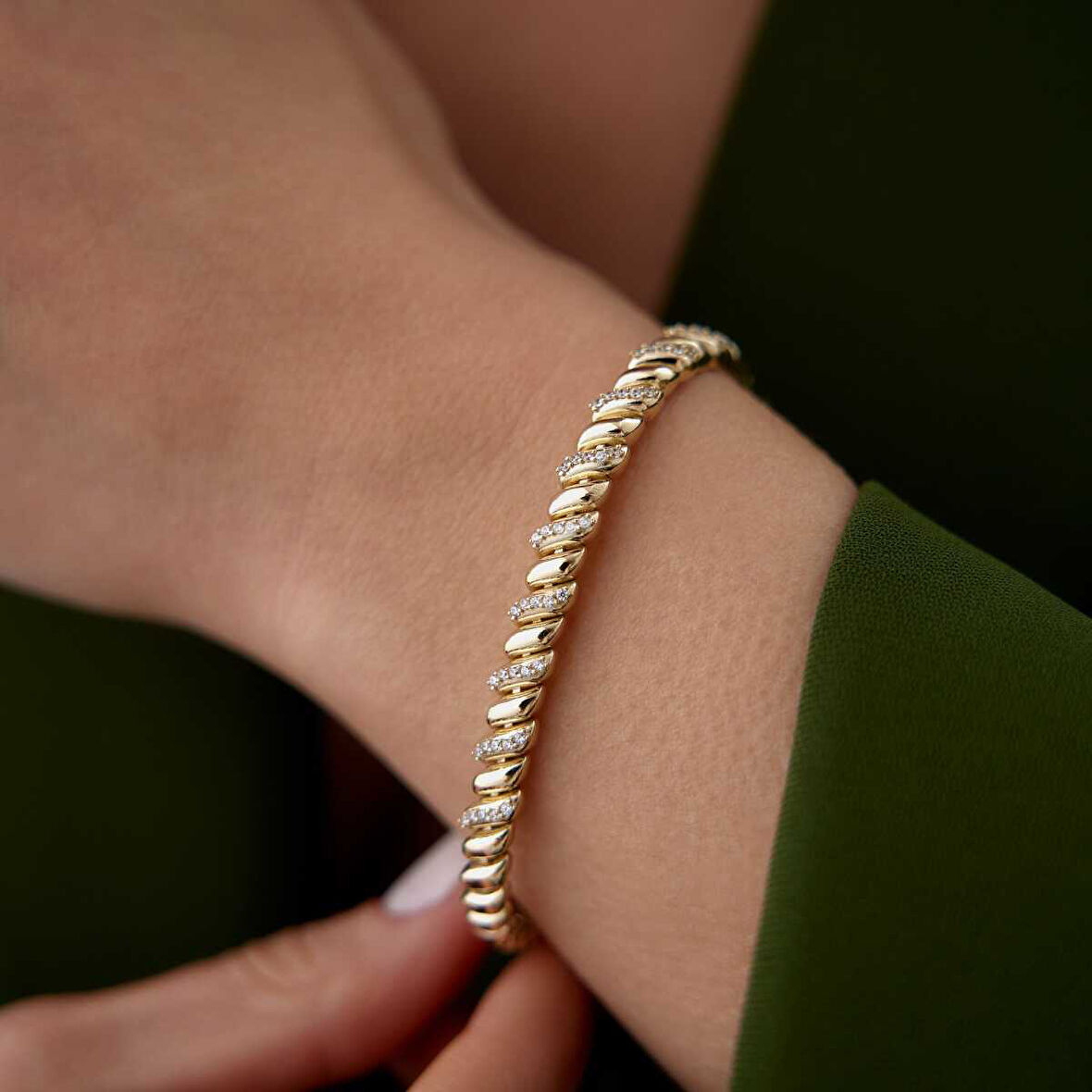 Parça Taşlı Spaghetti Bileklik