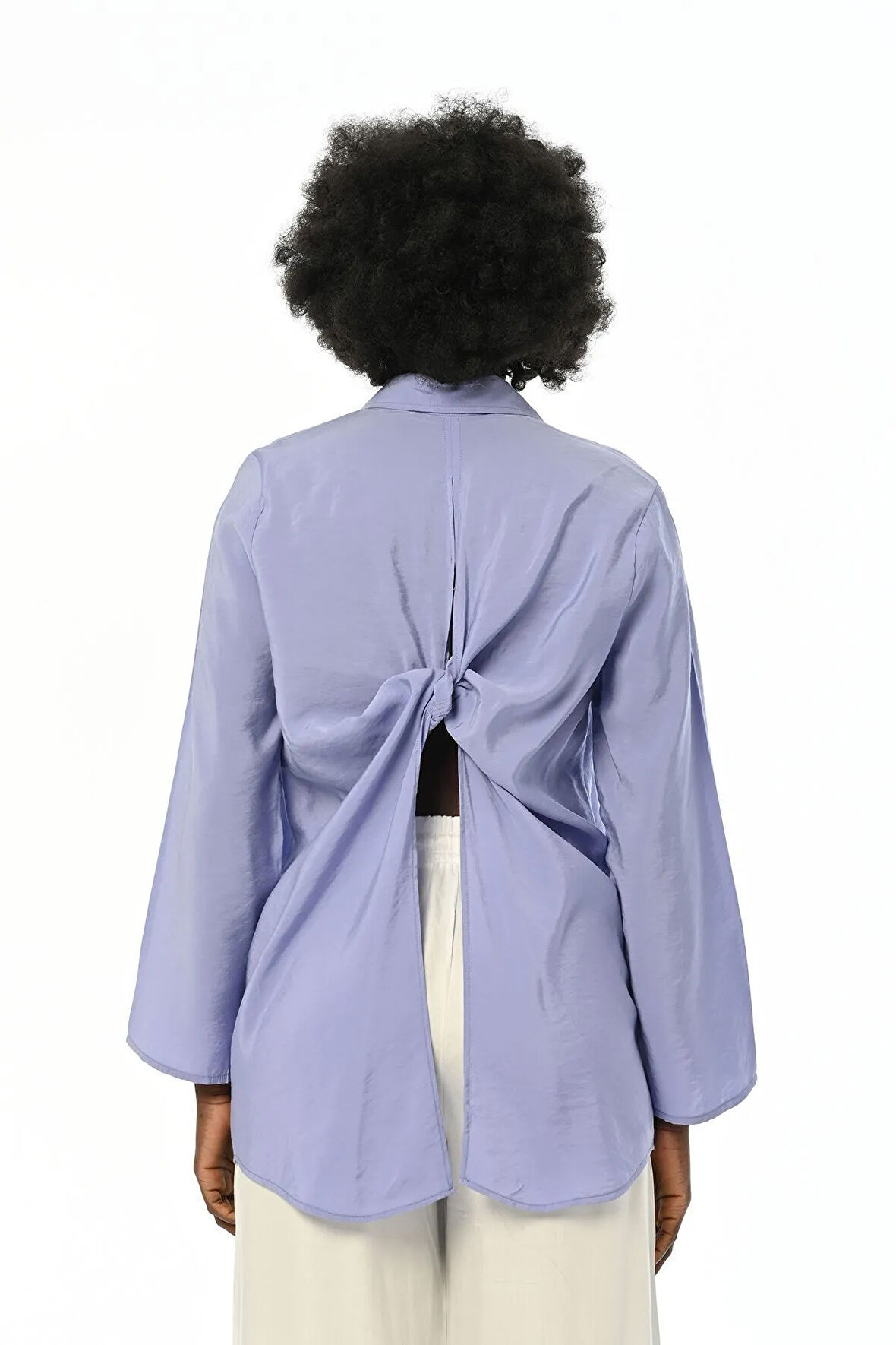 KADIN ARKASI BAĞLAMA DETAYLI DÜZ RENK GÖMLEK