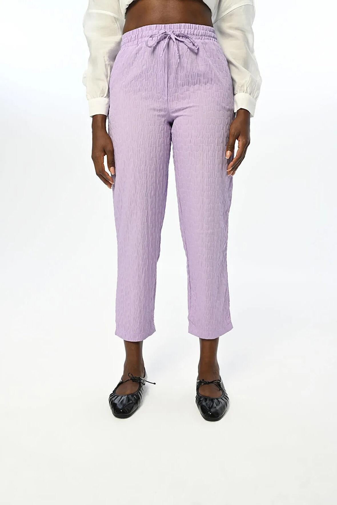 KADIN RAHAT KALIP BELİ LASTİKLİ DESENLİ DÜZ RENK PANTOLON