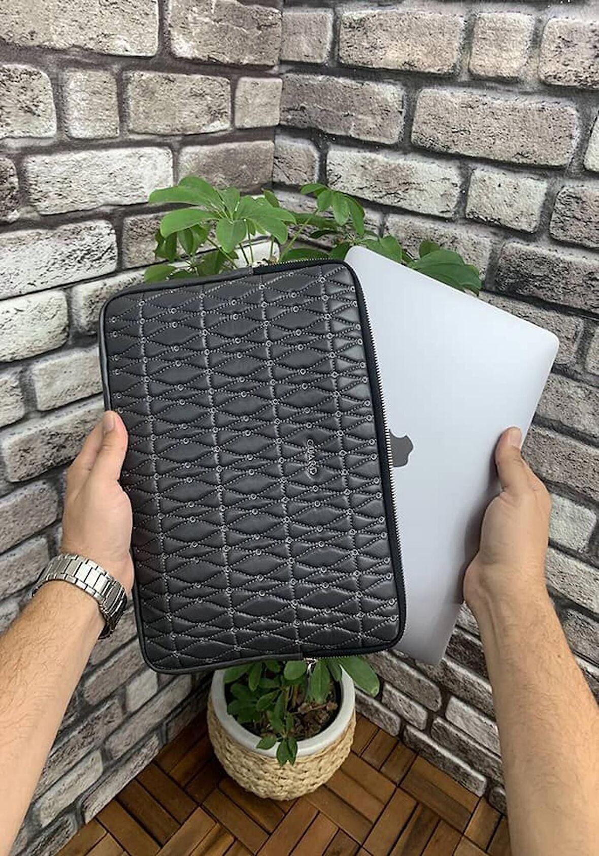 Guard Nakış Desenli Antrasit Clutch Çanta  Macbook Pro 13 inç Laptop Kılıfı Hakiki Deri