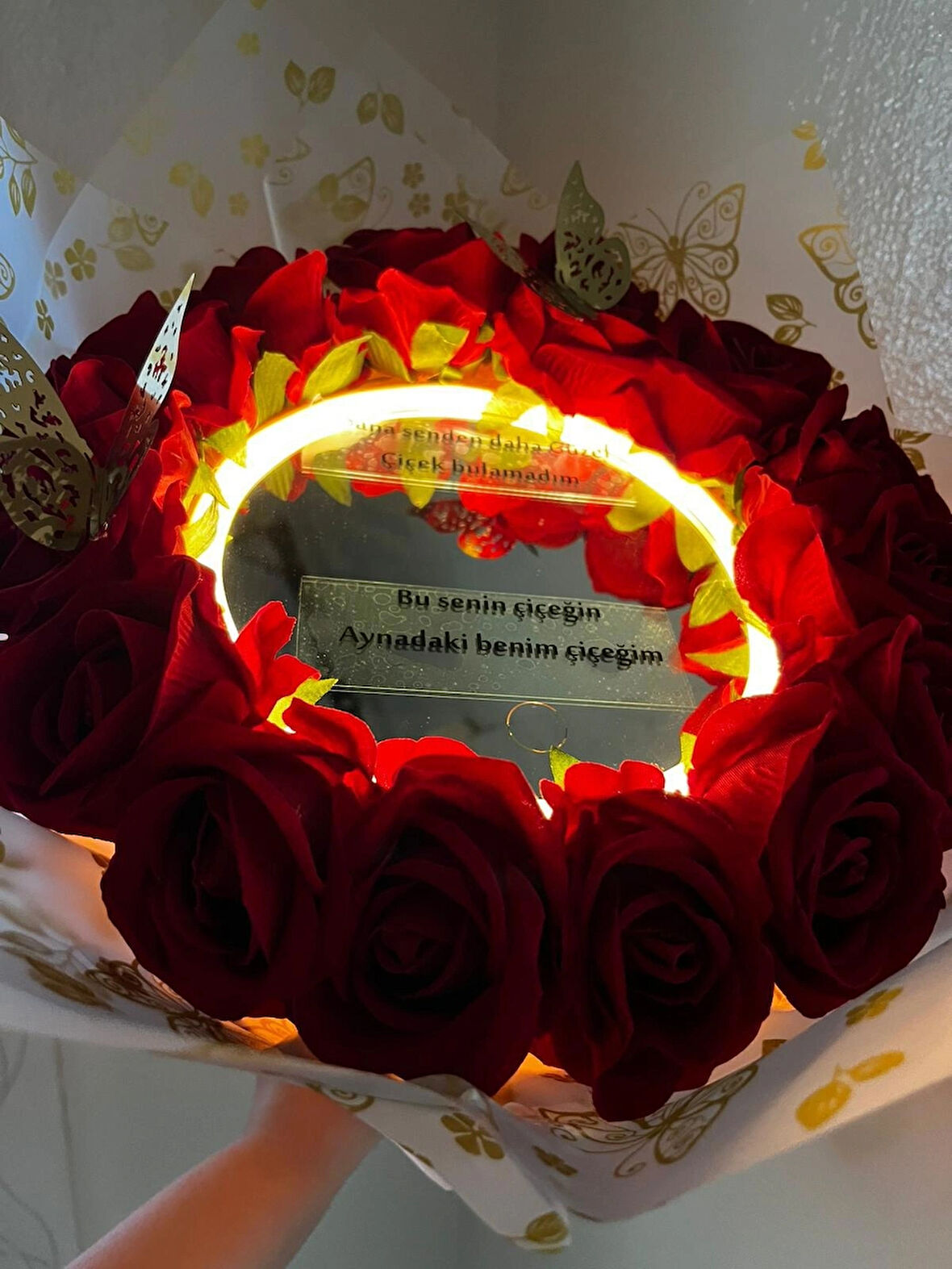 led ışıklı aynalı kırmızı gül