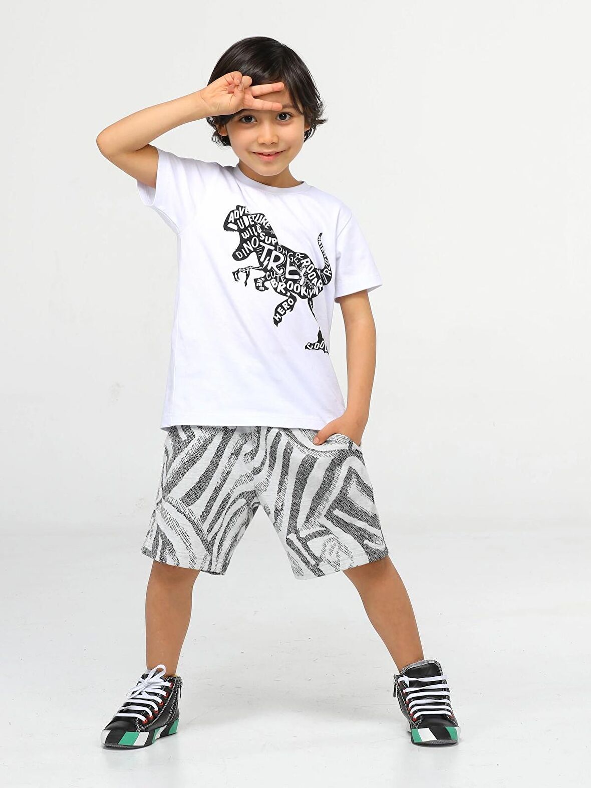 Siyah Desenli Dino Şort TakımTakım