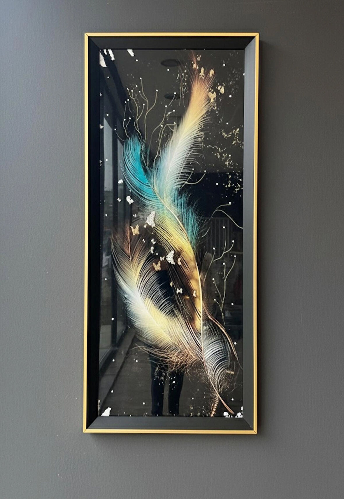 Gold ve Renkli Tüyler Temalı Cam Tablo