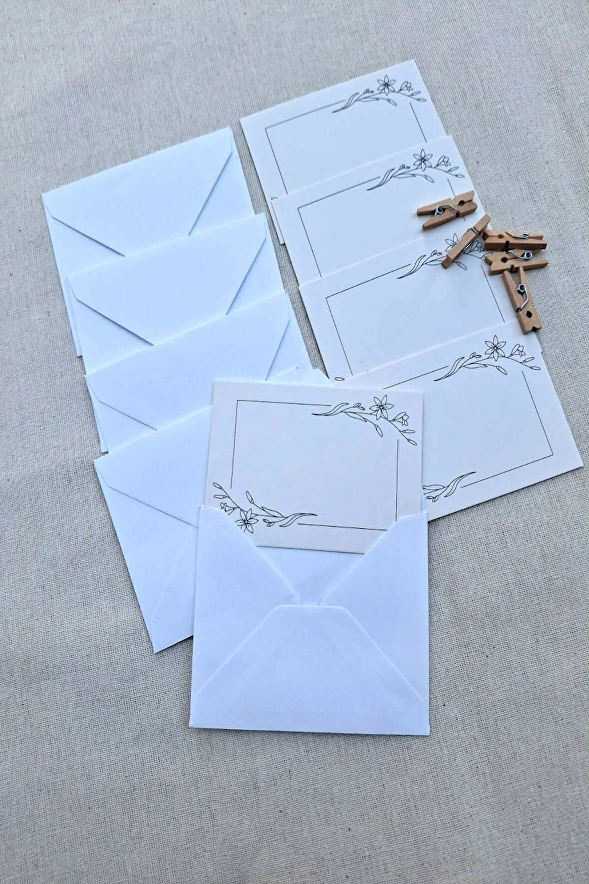 15 Adet Beyaz Zarf ve Mandallı Çiçek Çerçeve Kart - Hediye Paketleme Kartı   - Not Kartı 1.Hamur