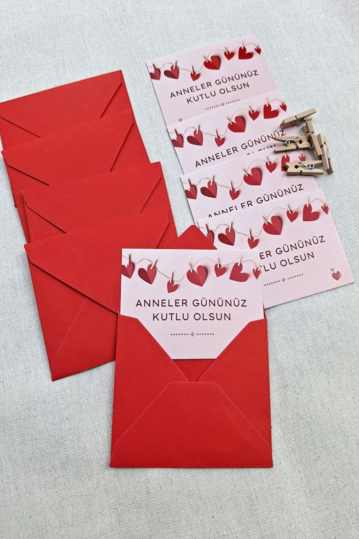 15 Adet Kırmızı Zarf ve Mandallı Anneler Günü Kartı - Anneler Günü Hediyesi - Paketleme Not Kartı