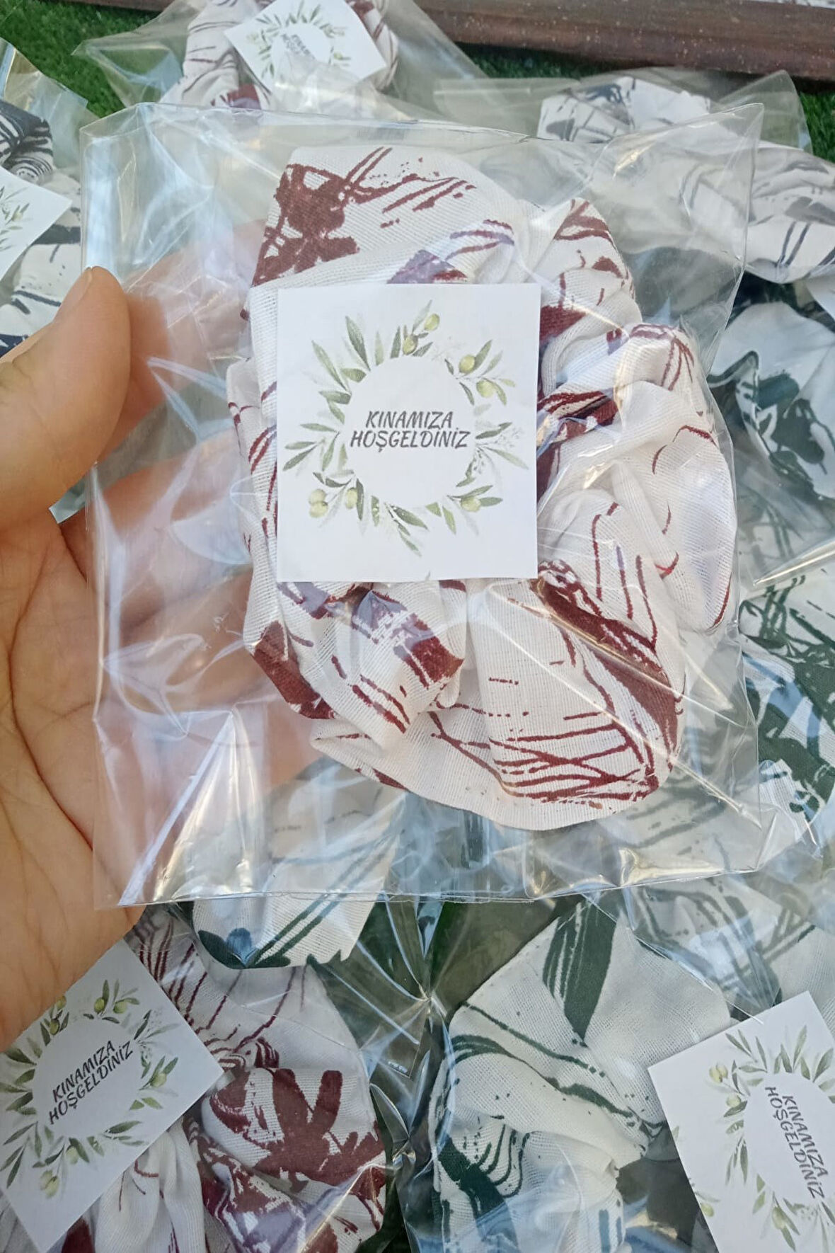 20 Adet Renkli Çiçekli Toka - Kına Tokası - Kına Hediye- Lastikli Saç Tokası - Paketli Sticker