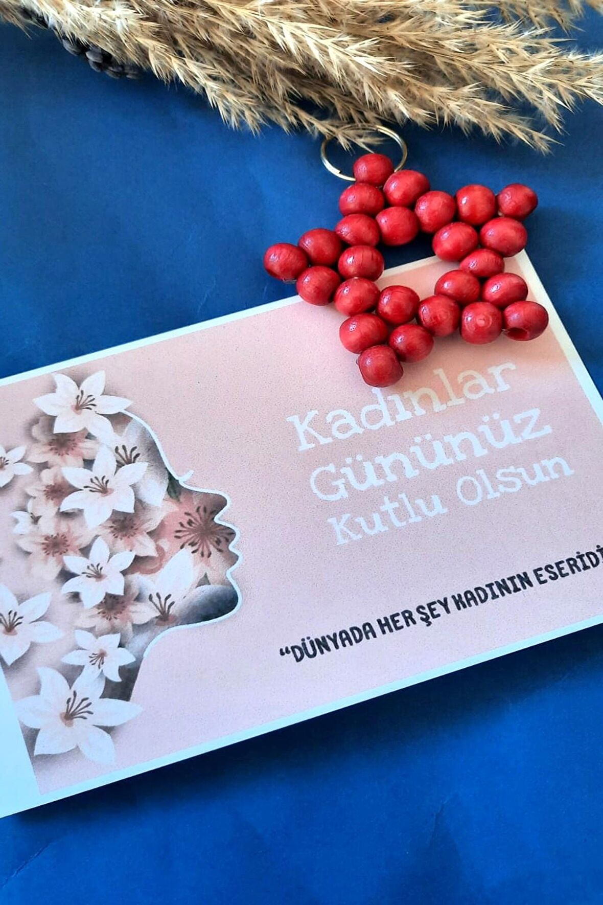 5 Adet Kırmızı Kadınlar Günü Hediyelik Anahtarlık - Kadınlar Günü Hediyesi