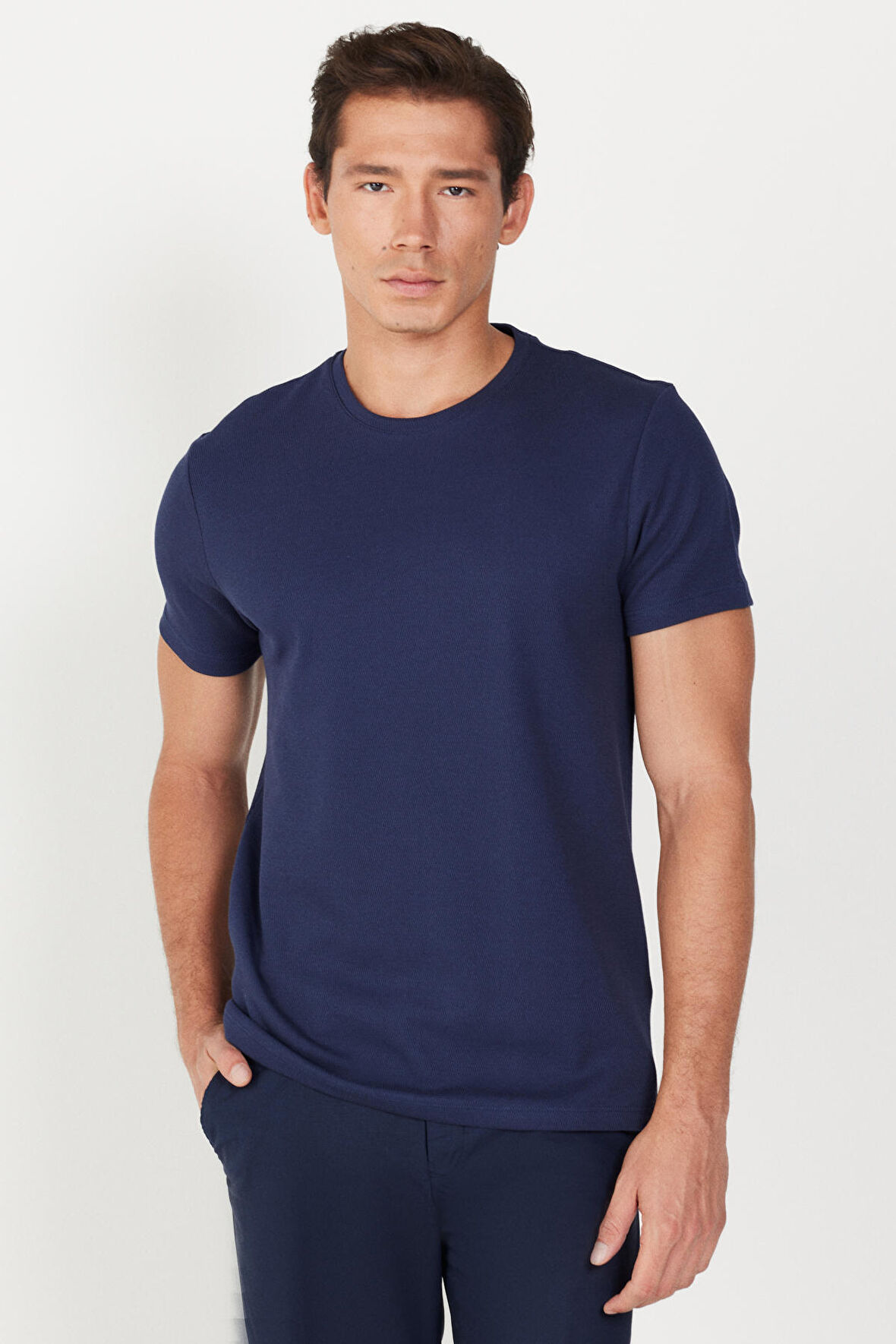 Erkek Lacivert Slim Fit Dar Kesim Bisiklet Yaka %100 Pamuk Tişört