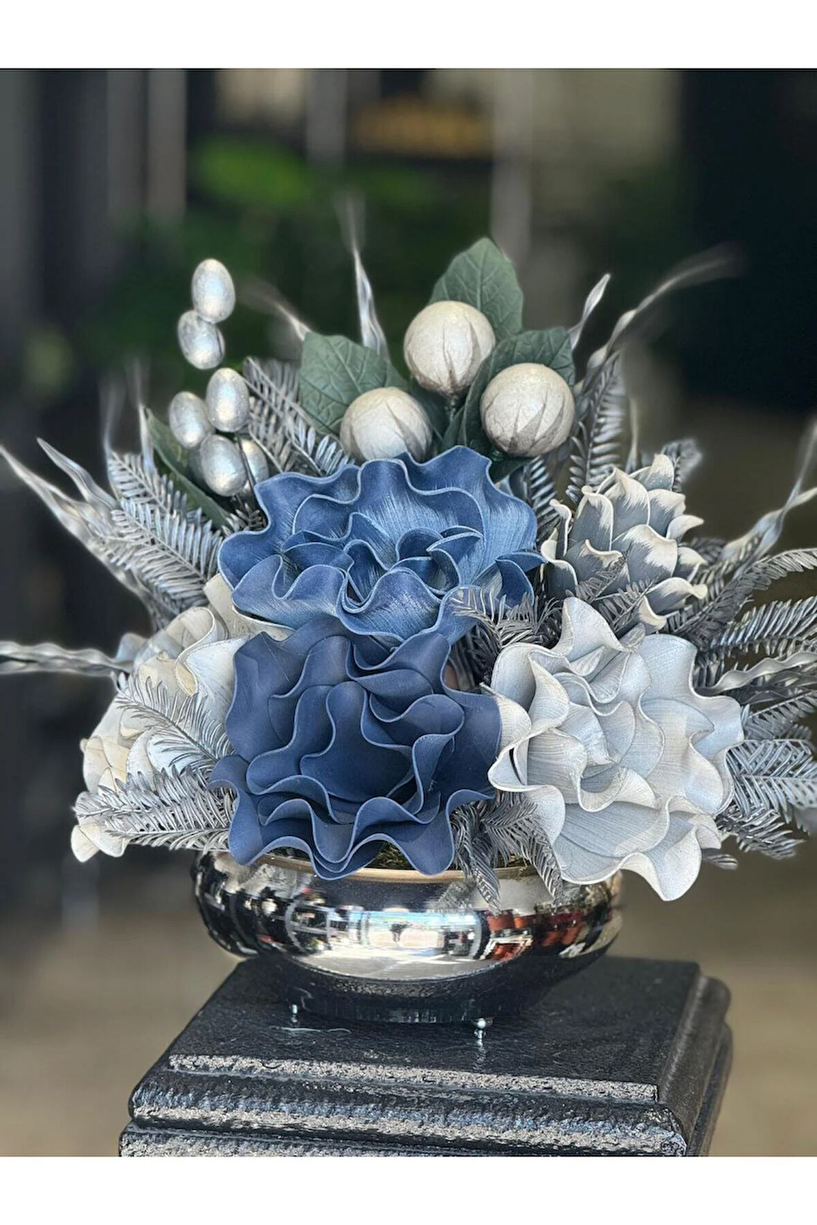 Yapay Çiçek Aranjmanlı Gümüş Yassı Vazo No:14