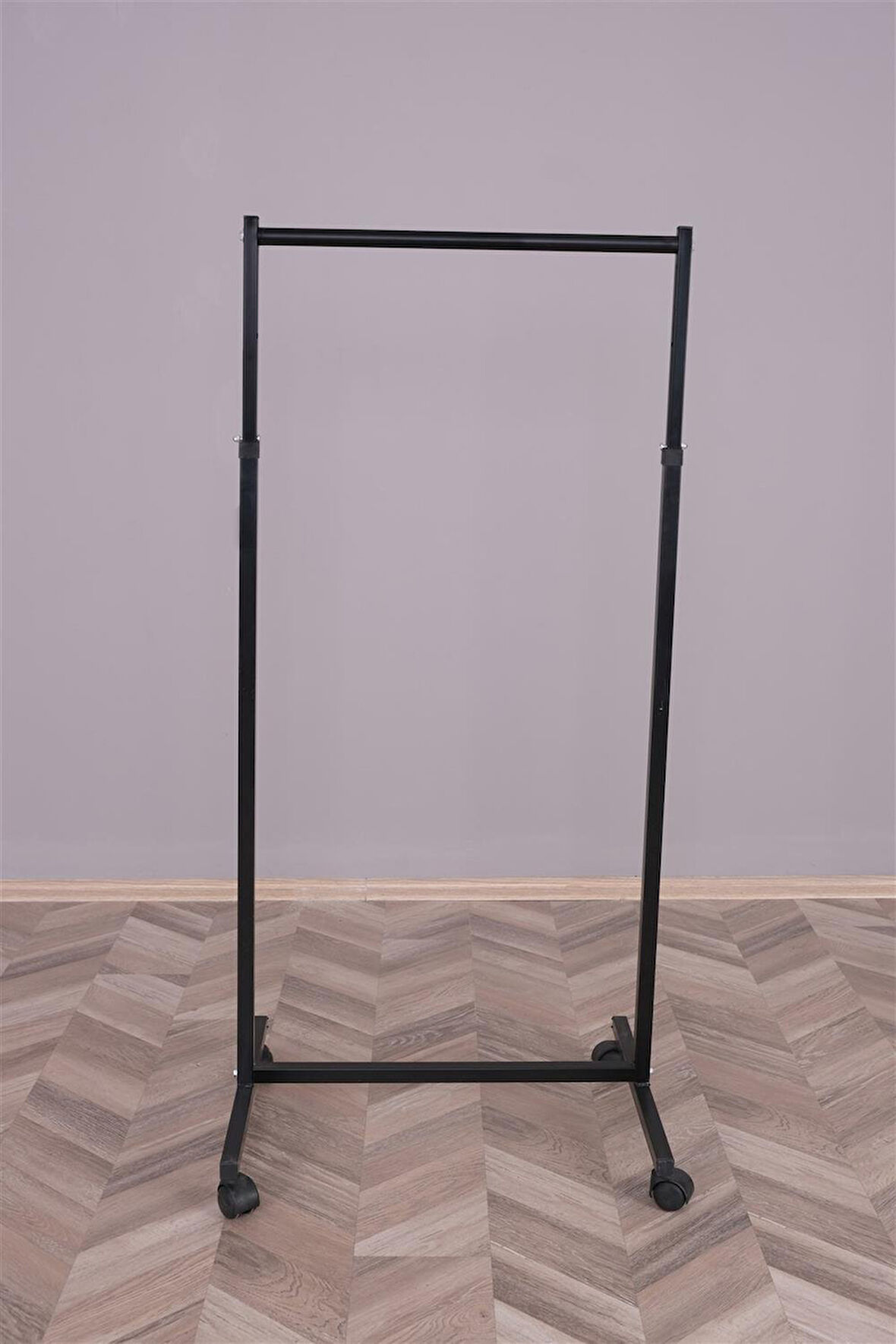 Black Tek Katlı Elbise Askılığıı