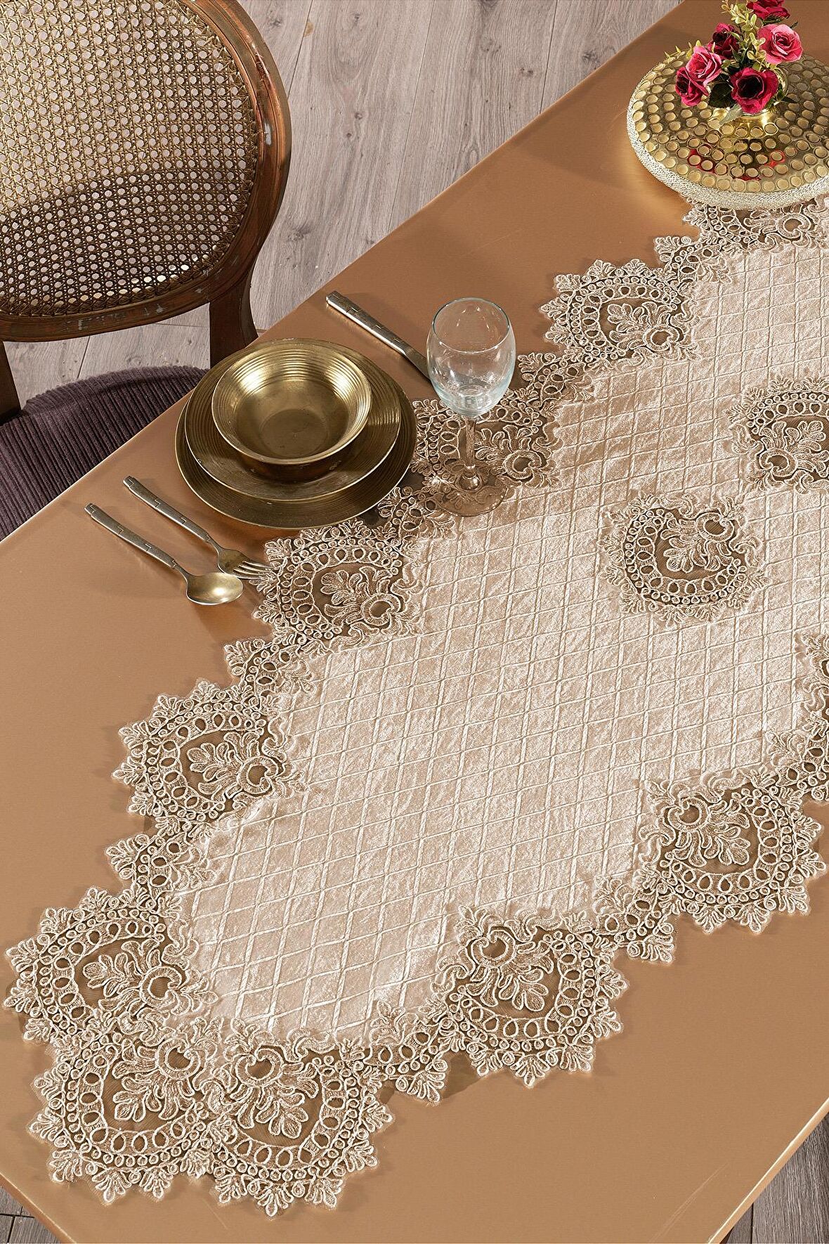 Kadife Dantelli Runner Glen