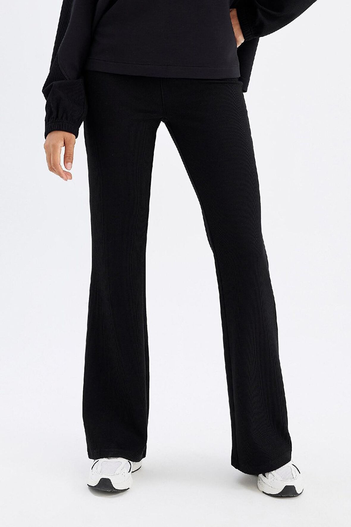 DeFactoFit Flare Fit İspanyol Paça Standart Boy Modal Sporcu Pantolon D0389AX24AUBK81