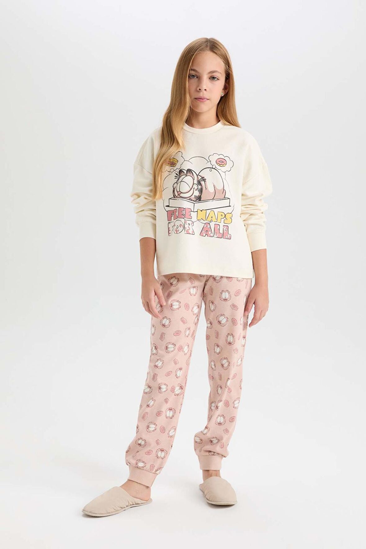 DeFacto Kız Çocuk Pijama Takım Garfield Sweatshirt Üst Desenli Beli Lastikli Uzun Alt D6061A824WNBG759