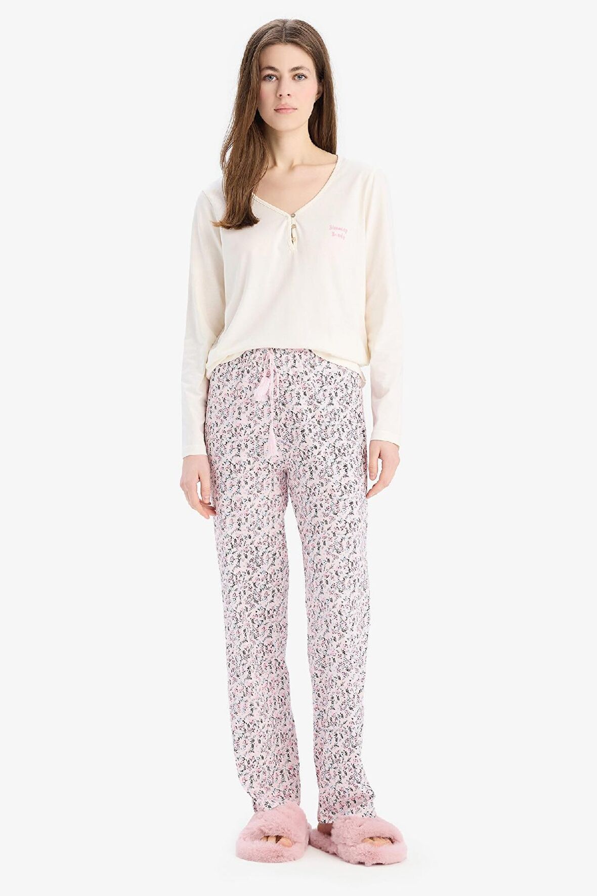 DeFacto Pijama Takımı Uzun Kollu Üst Desenli Uzun Altı-Fall in Love E0856AX25SPPN114