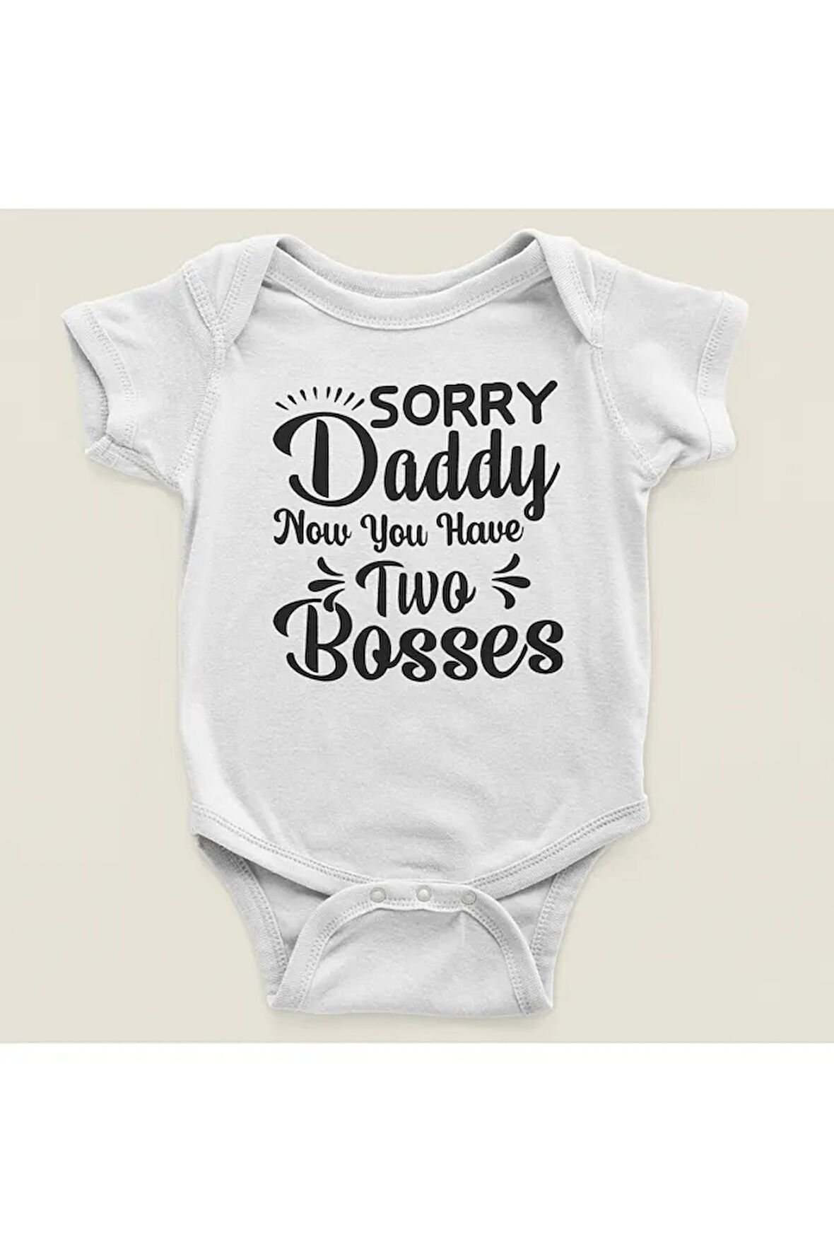 Kusura Bakma Baba Artık İki Patronun Var Yazılı Pamuklu Yumuşak Unisex Çıtçıtlı Body Zıbın