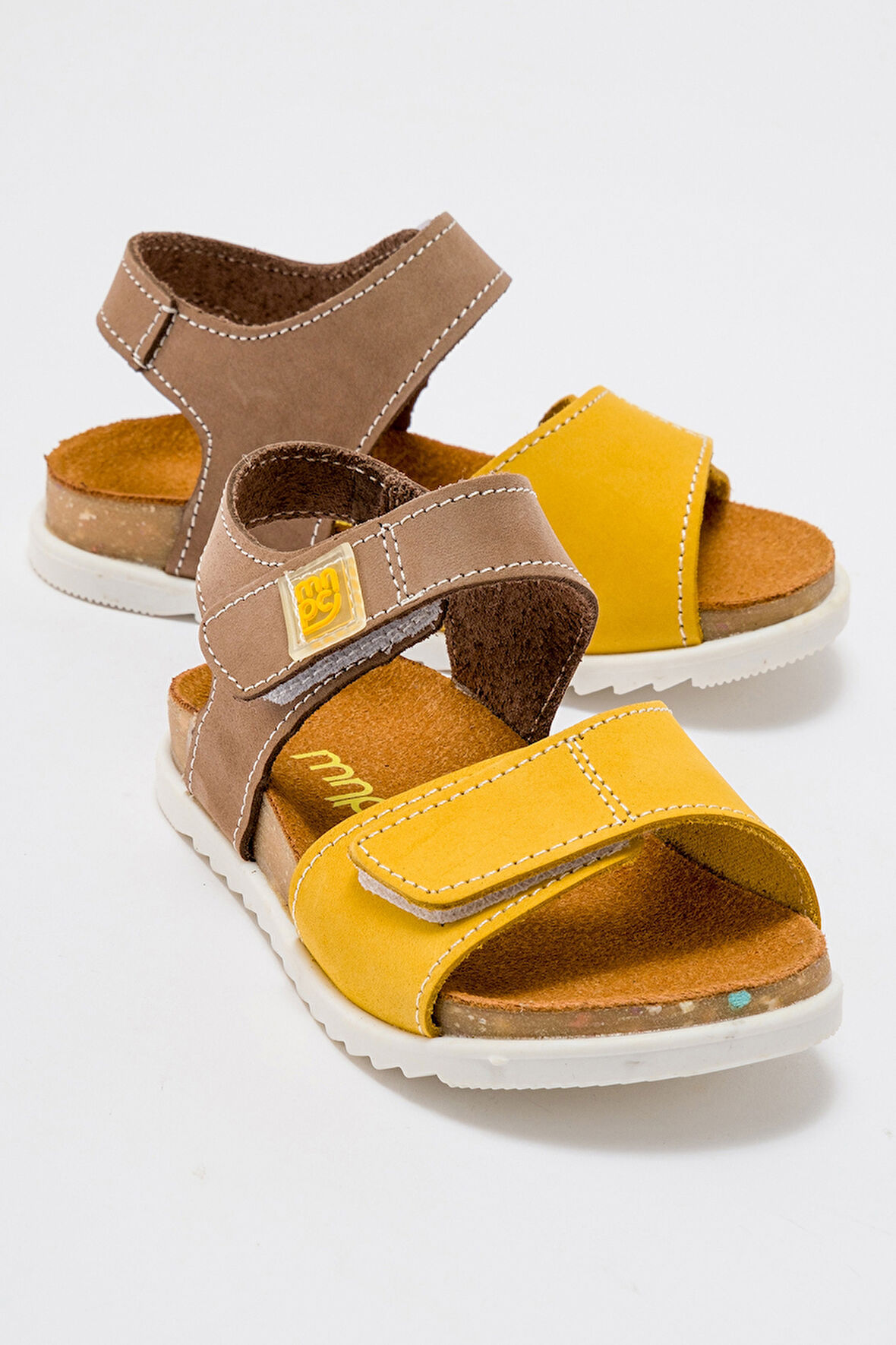 mnpc Unisex Çocuk Gri-Sarı Hakiki Deri Mantar Tabanlı Günlük Çocuk Sandalet