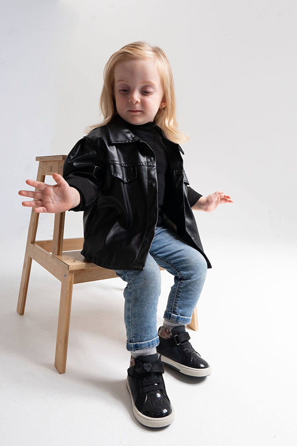 mnpc Kız Çocuk Siyah Hakiki Deri Suya Dayanıklı Anatomik İlk Adım Bot